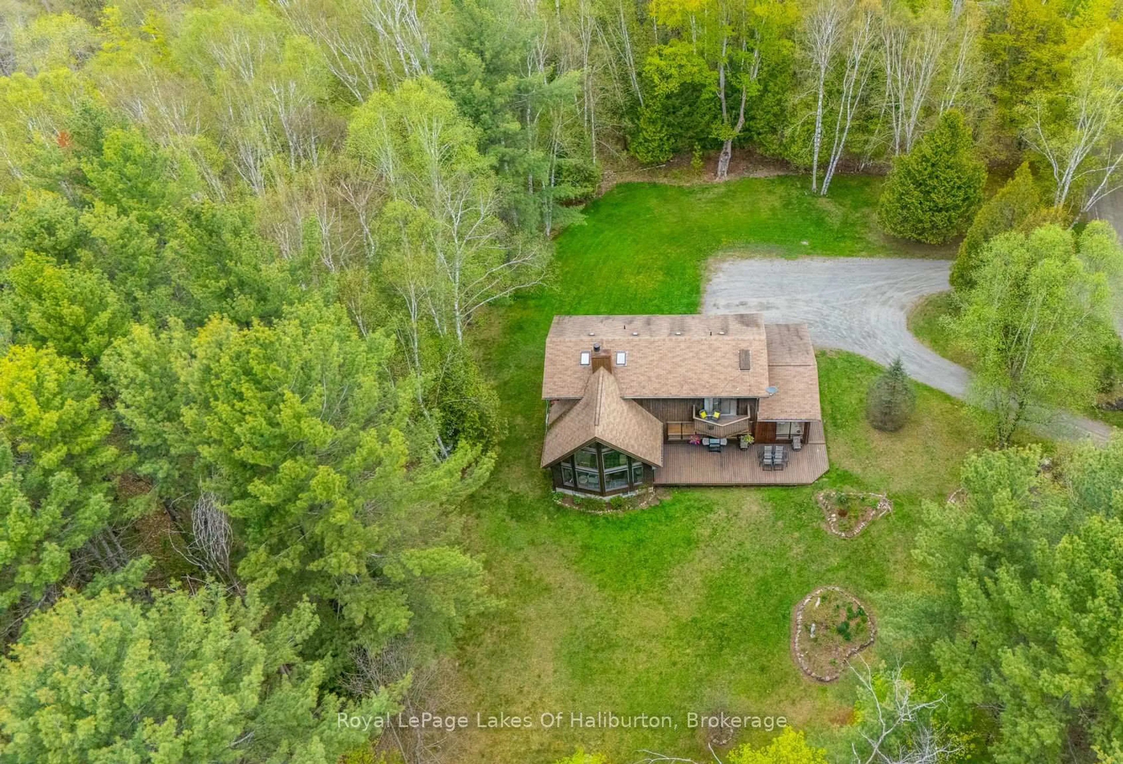 A pic from outside/outdoor area/front of a property/back of a property/a pic from drone, unknown for 1111 Elk Dr, Dysart et al Ontario K0M 1S0
