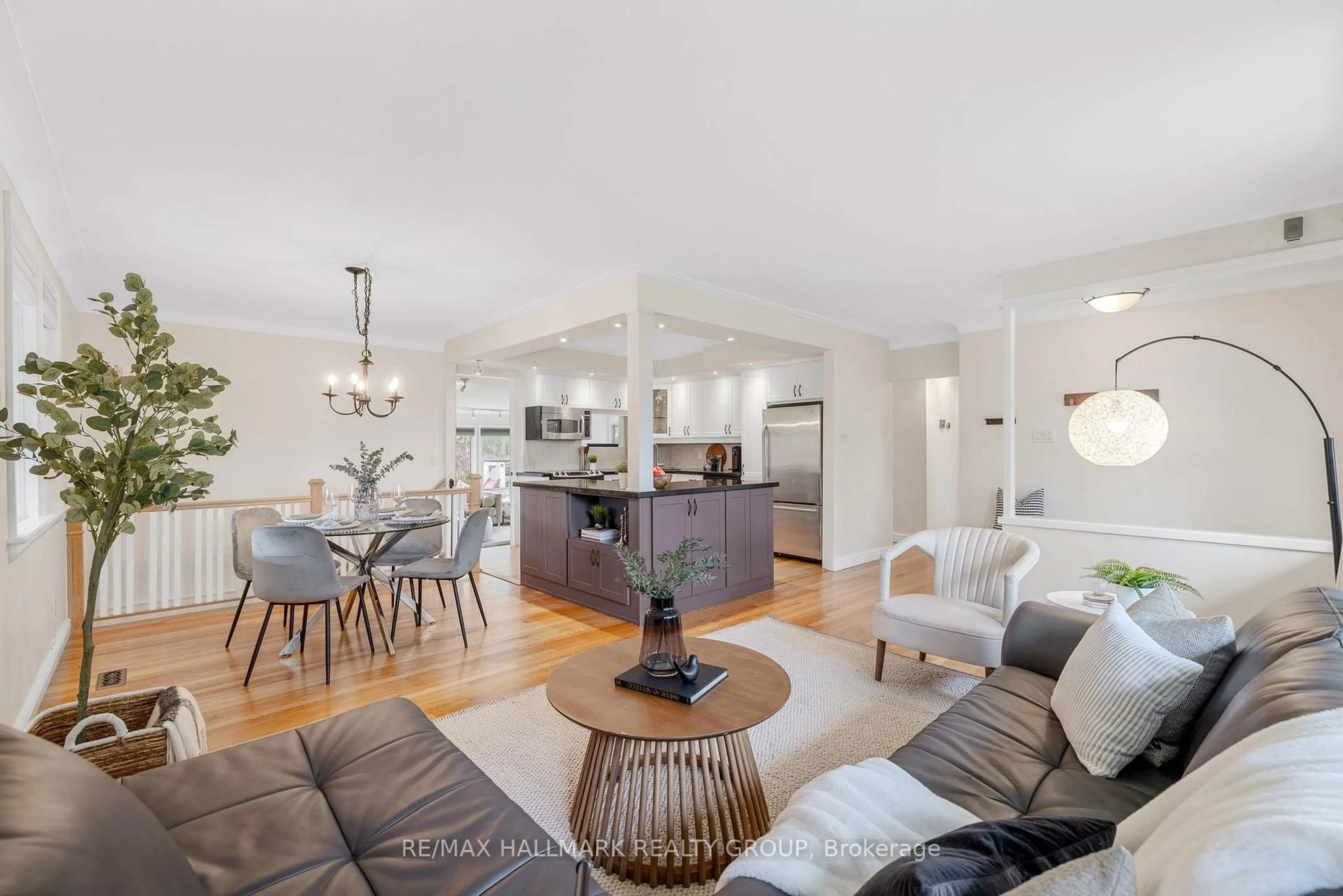 Open concept kitchen, unknown for 2209 Utah St, Ottawa Ontario K1H 7W5
