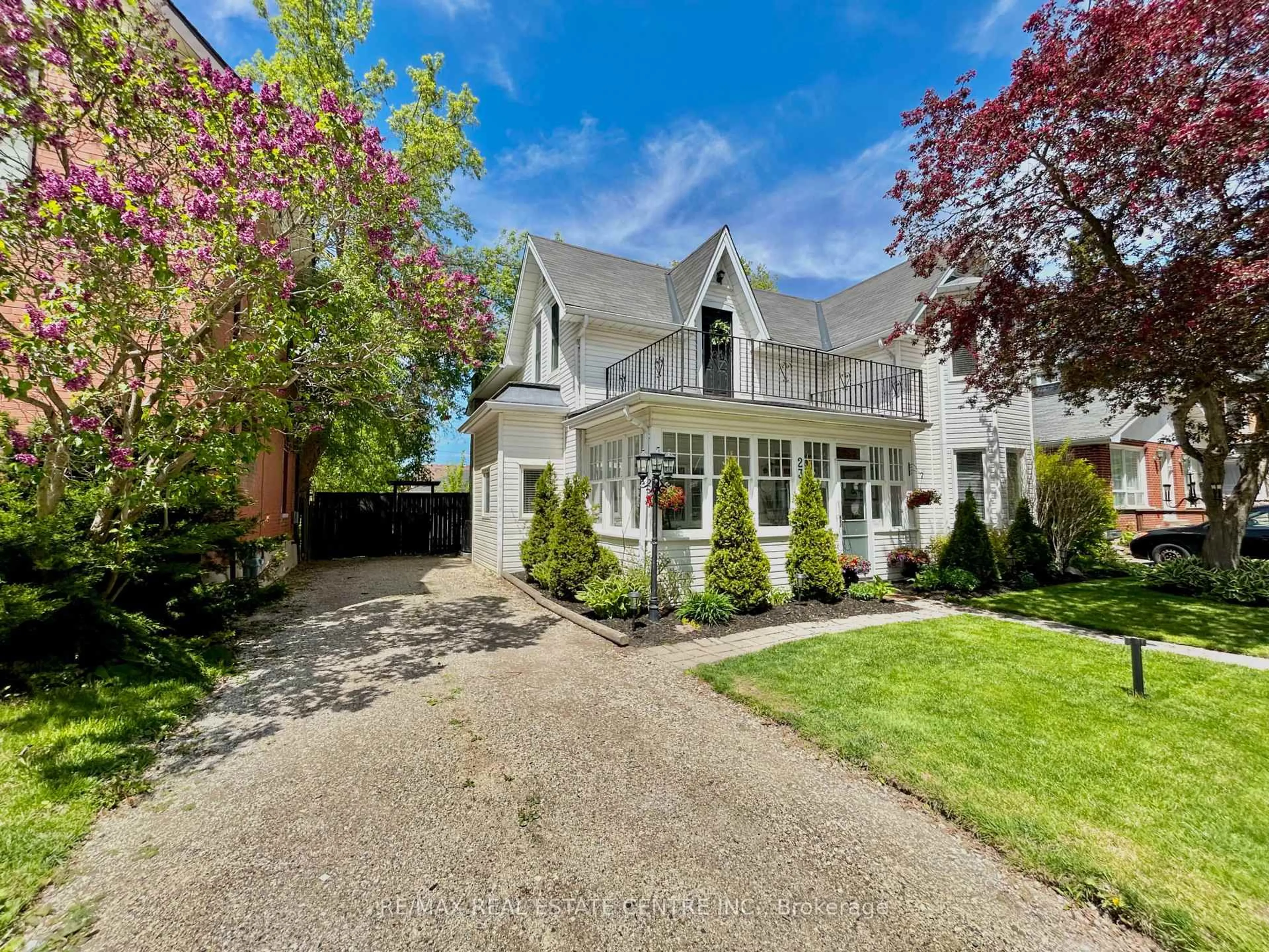 A pic from outside/outdoor area/front of a property/back of a property/a pic from drone, street for 234 Main St St, Shelburne Ontario L9V 3K6