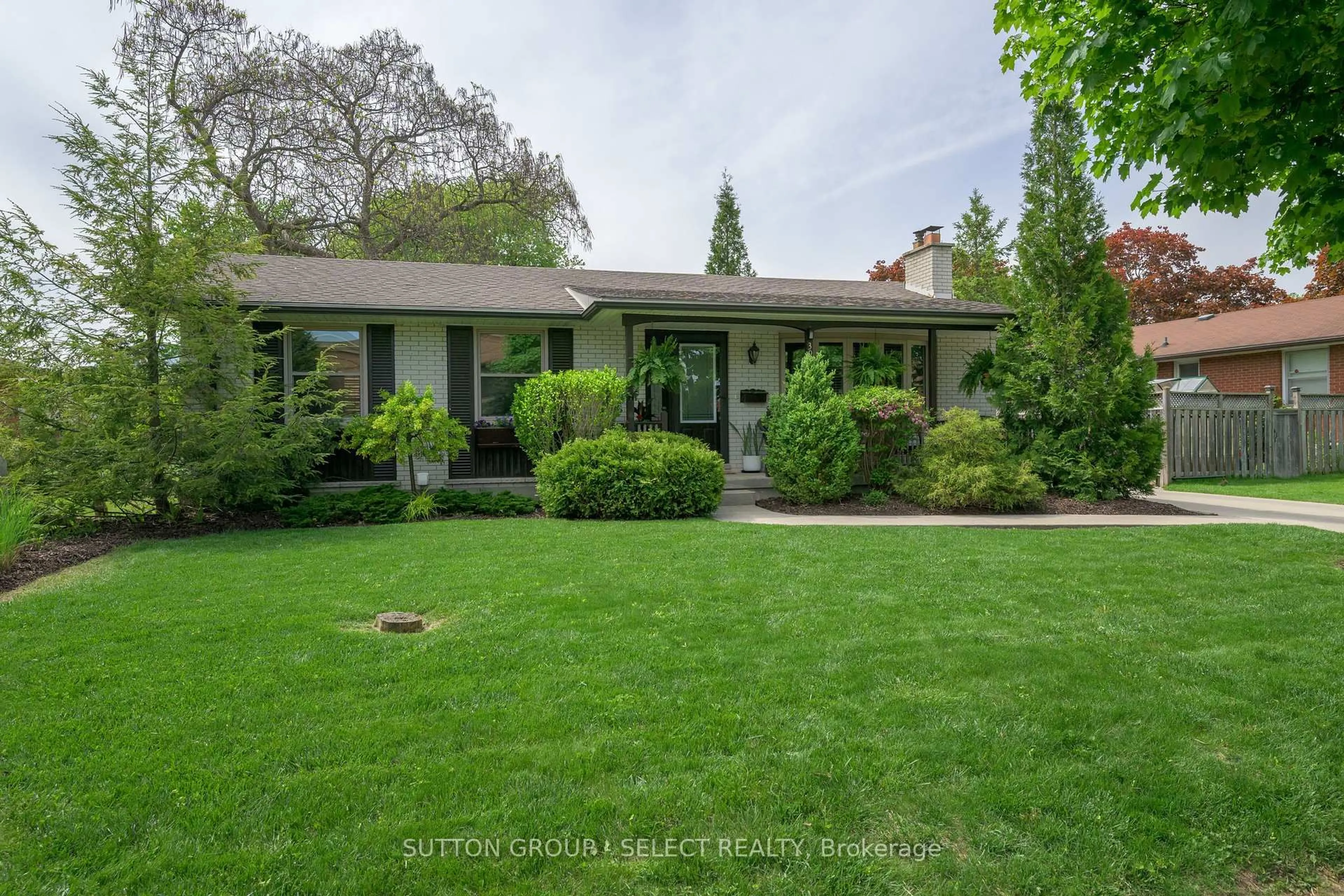 A pic from outside/outdoor area/front of a property/back of a property/a pic from drone, street for 393 Base Line Rd, London South Ontario N6J 1W7
