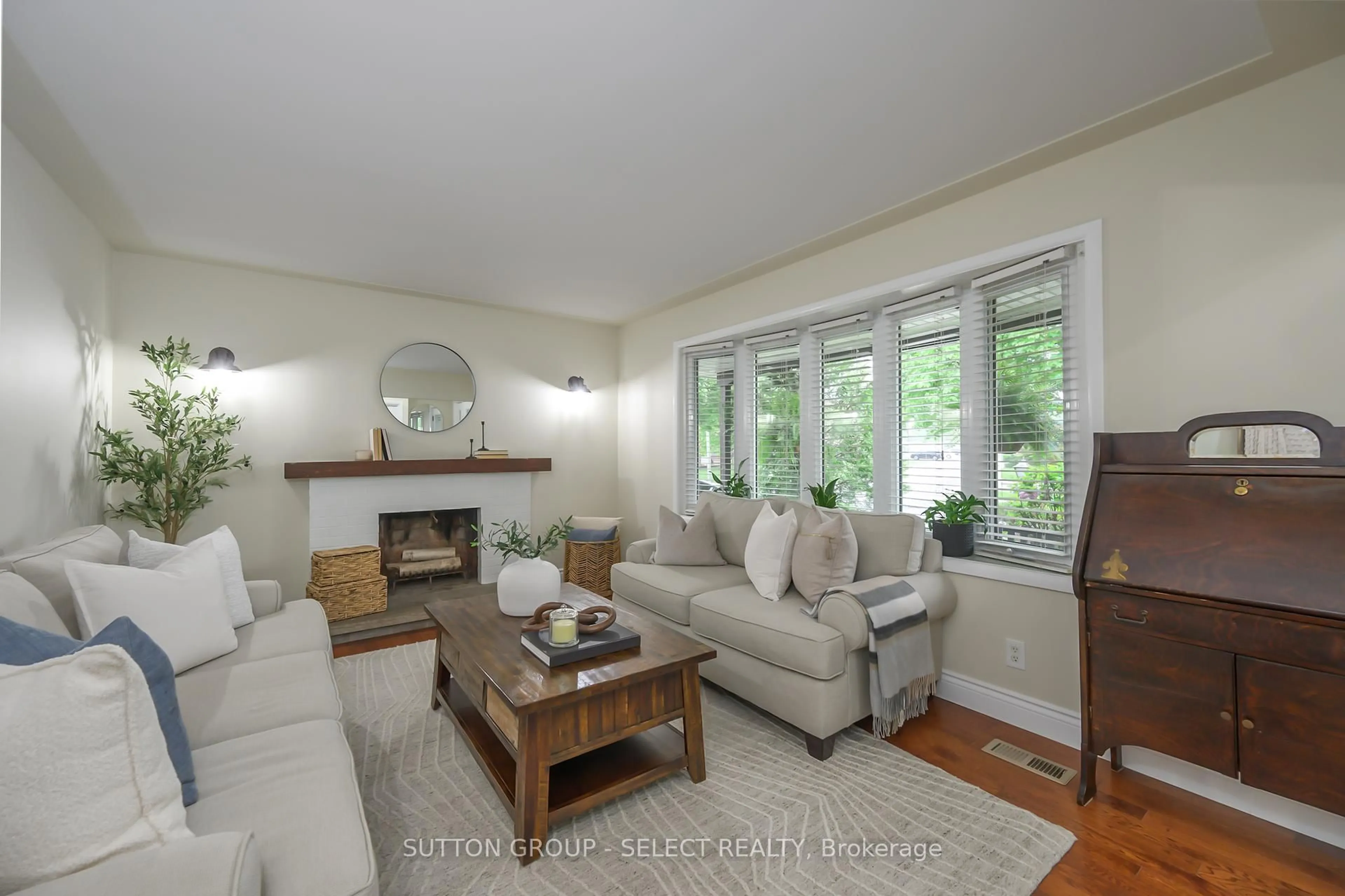 Living room with furniture, unknown for 393 Base Line Rd, London South Ontario N6J 1W7