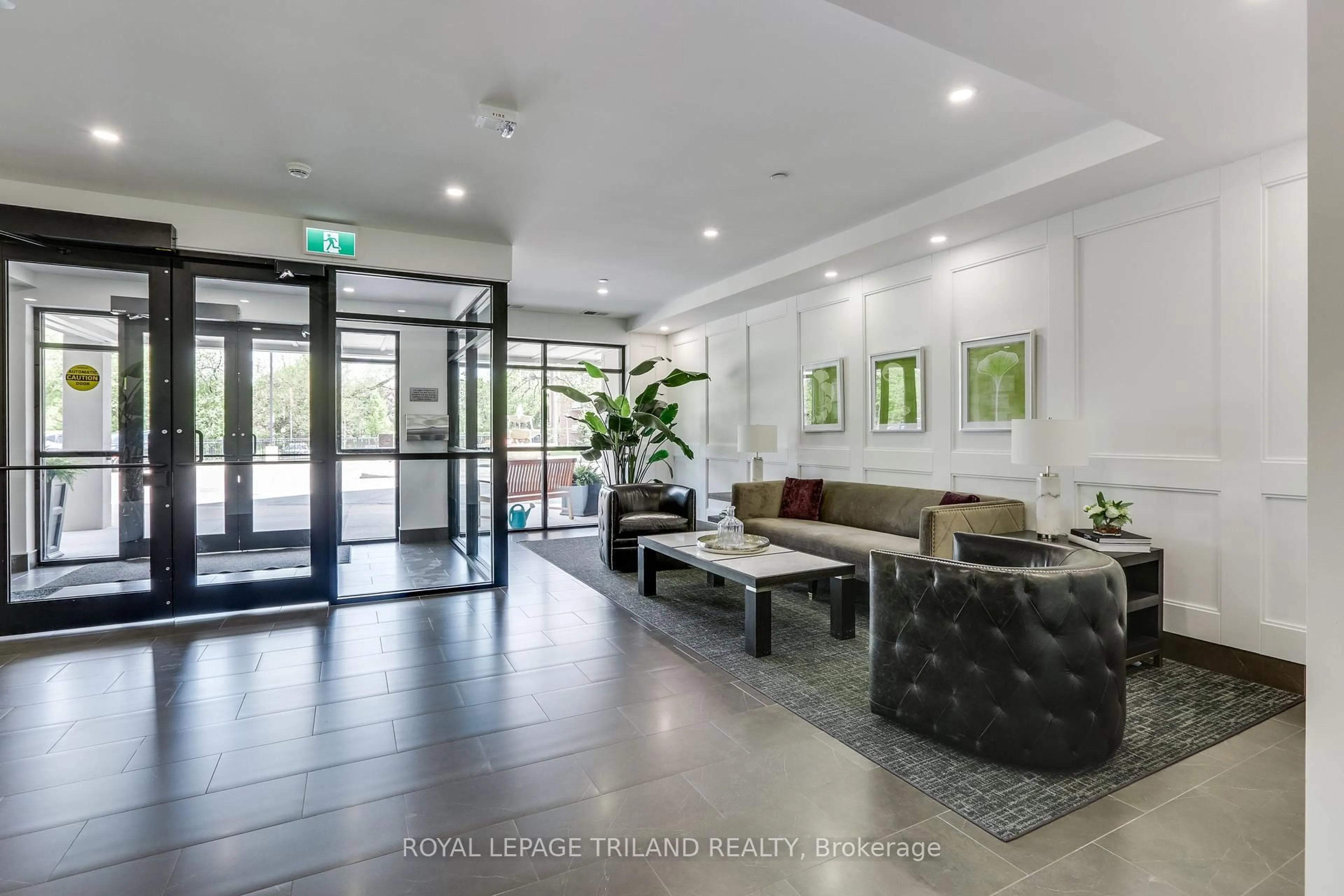 Indoor foyer for 1200 Commissioners Rd #219, London South Ontario N6K 0J7