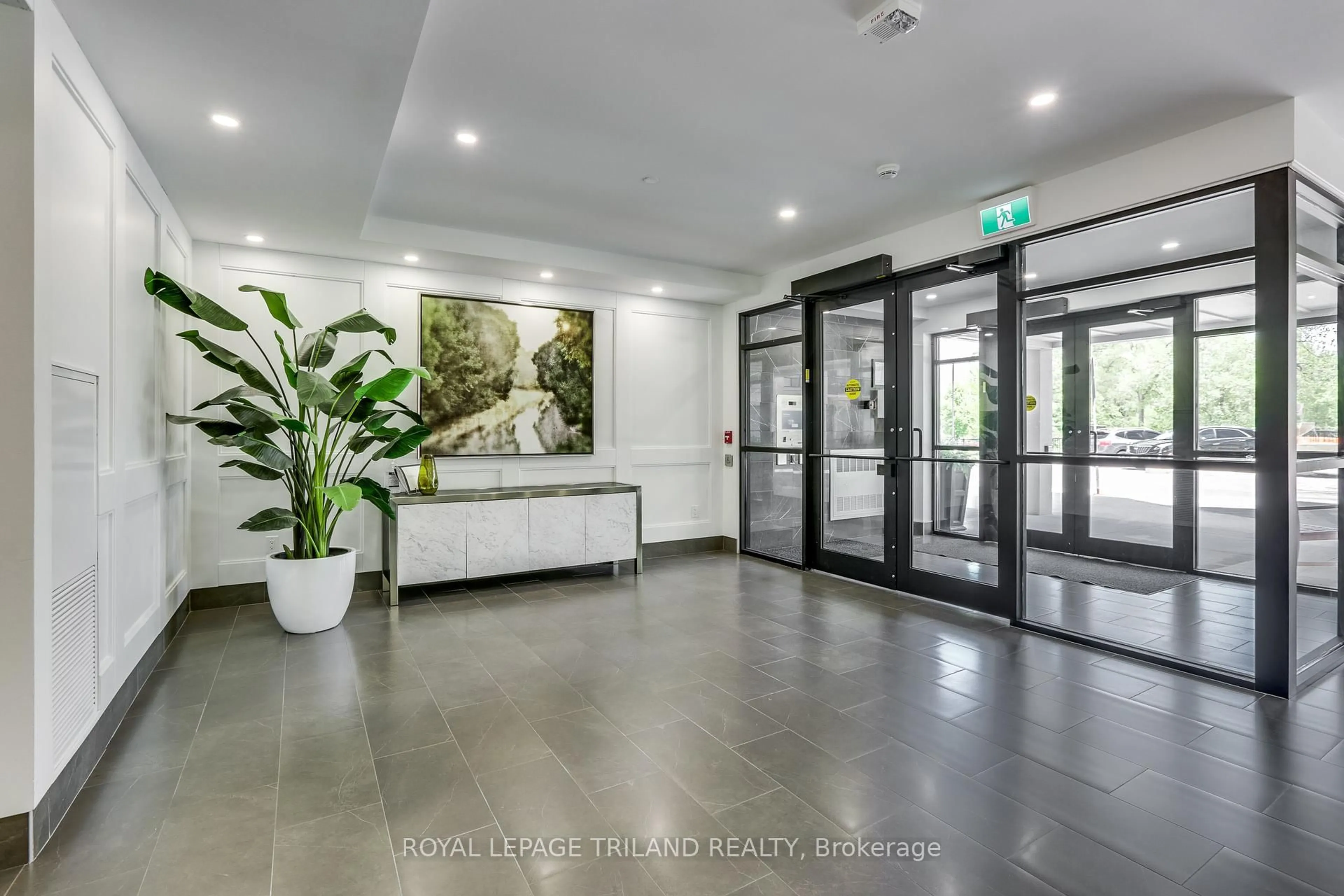 Indoor foyer for 1200 Commissioners Rd #219, London South Ontario N6K 0J7