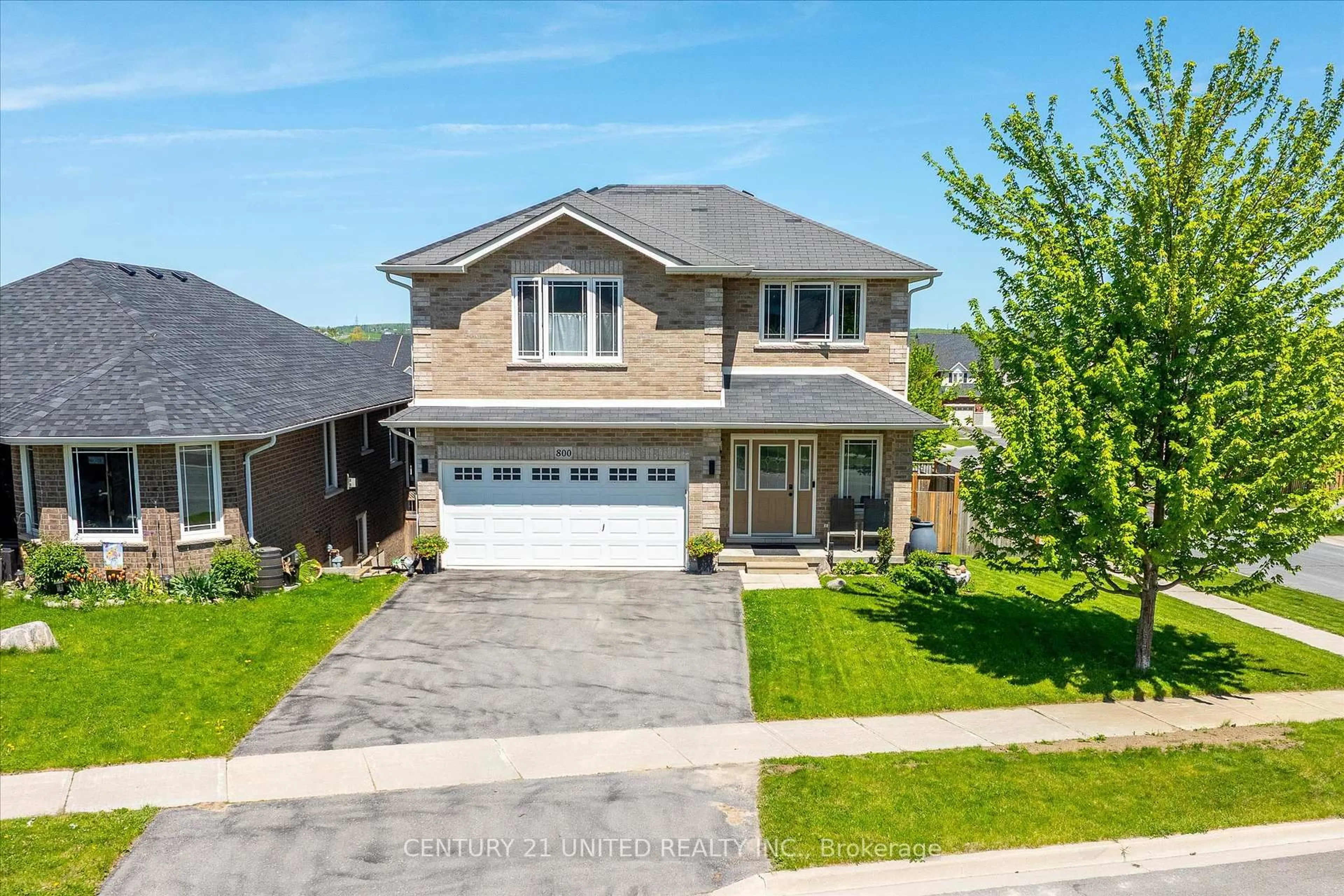 A pic from outside/outdoor area/front of a property/back of a property/a pic from drone, street for 800 Bertrand Terr, Peterborough West Ontario K9K 2T1