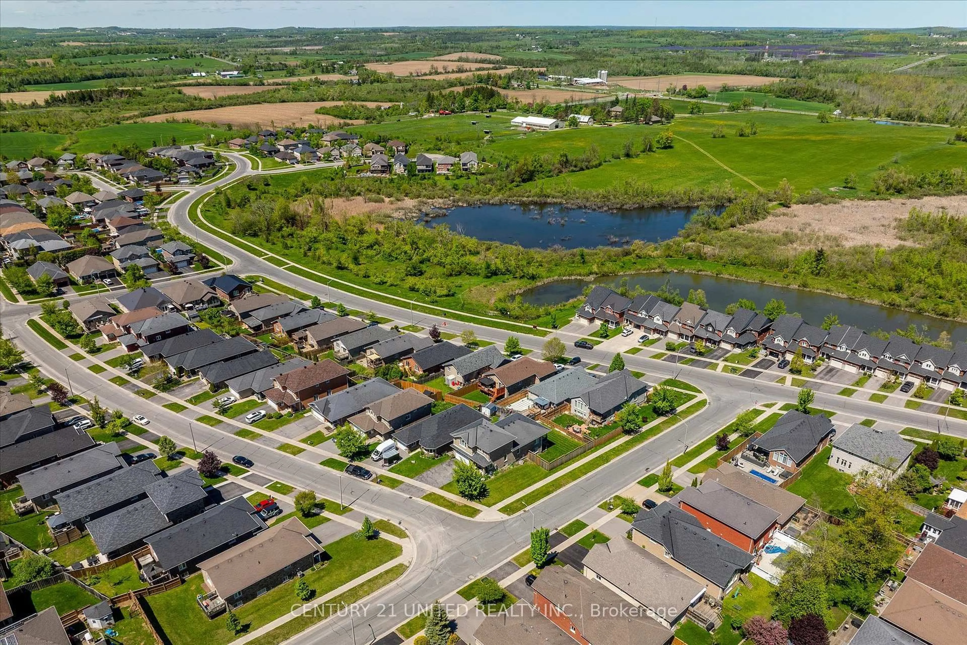 A pic from outside/outdoor area/front of a property/back of a property/a pic from drone, street for 800 Bertrand Terr, Peterborough West Ontario K9K 2T1