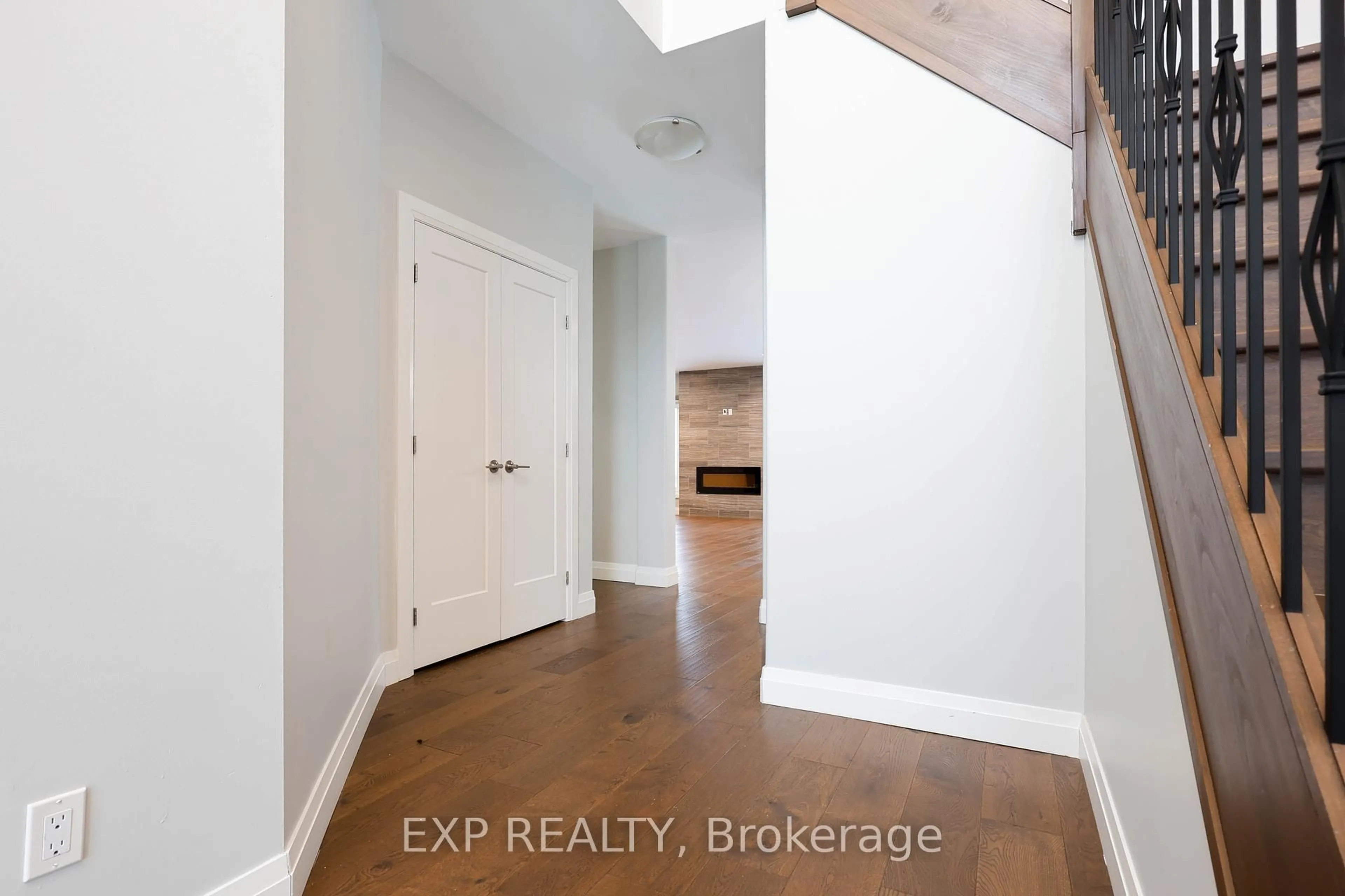 Indoor entryway for 2861 Heardcreek Tr, London North Ontario N6G 0V9