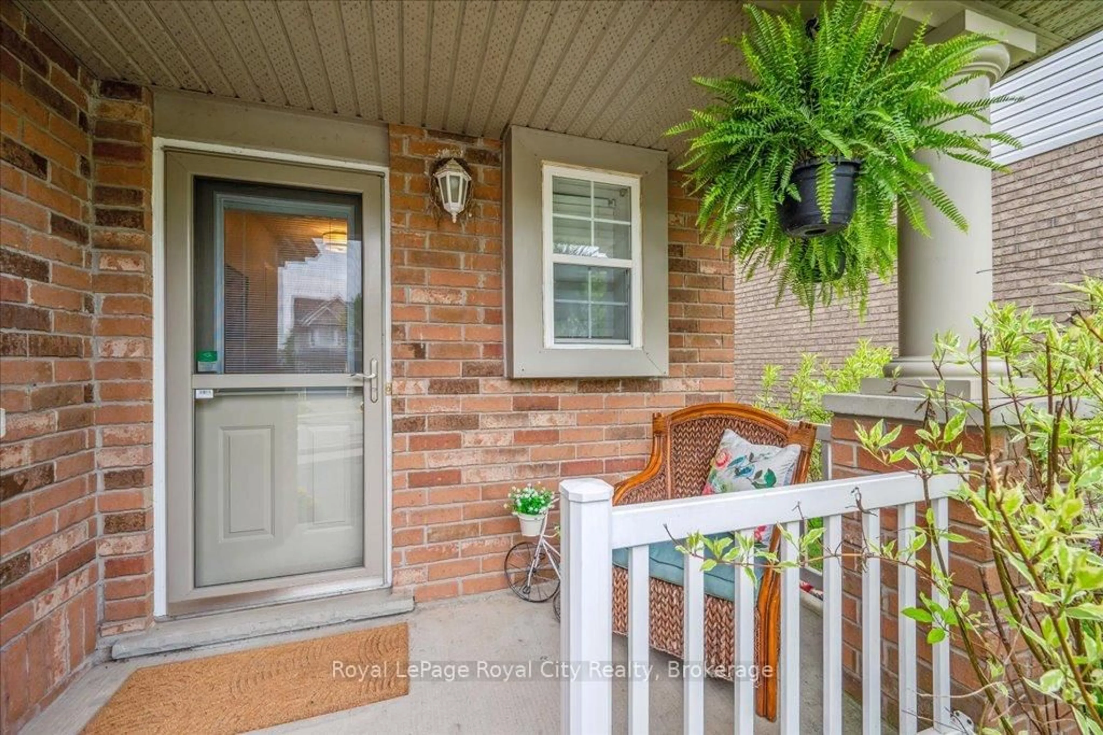 Indoor entryway for 10 O'CONNOR Lane, Guelph Ontario N1E 7G5