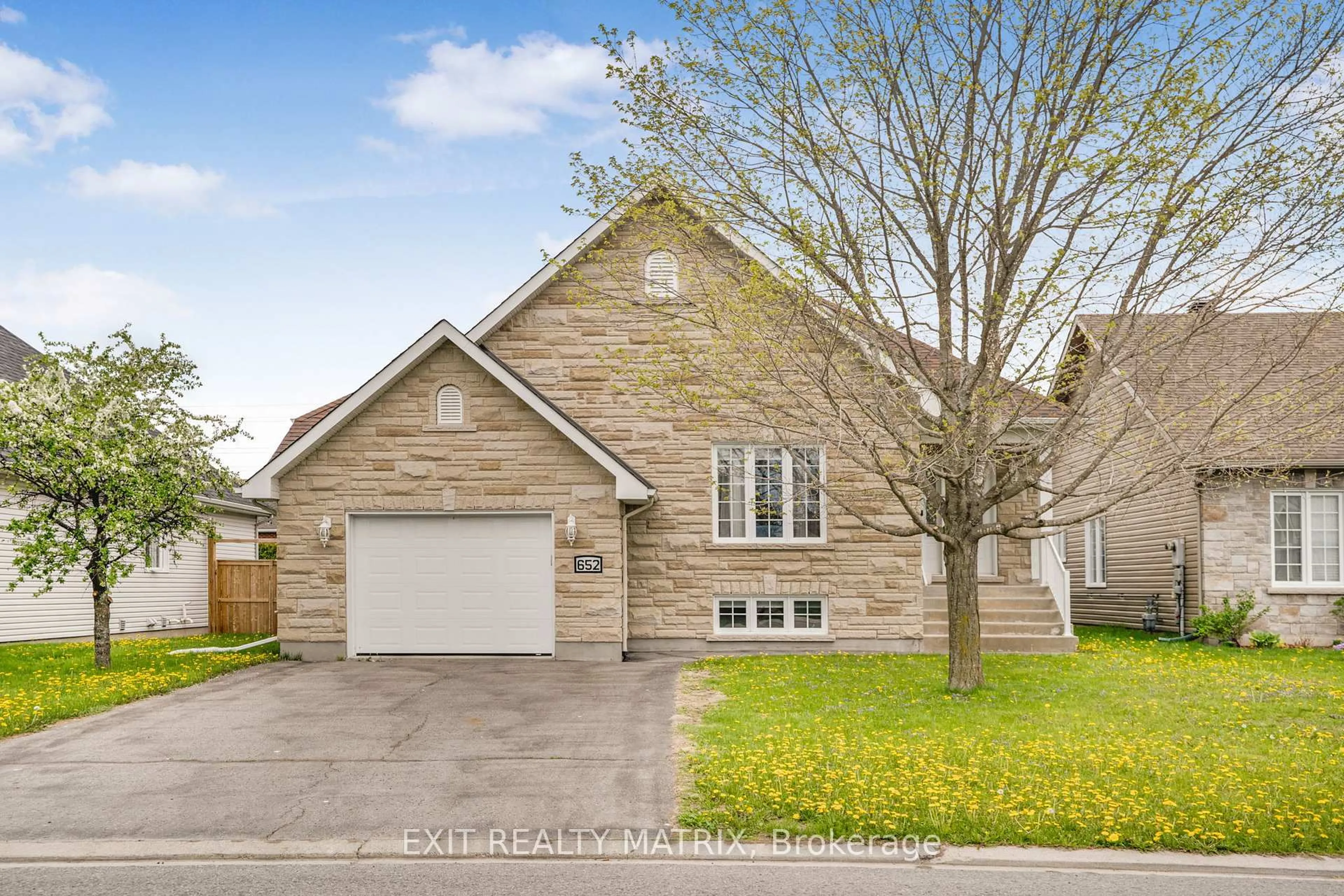 Home with brick exterior material, street for 652 Des Erables Prom, Casselman Ontario K0A 1M0