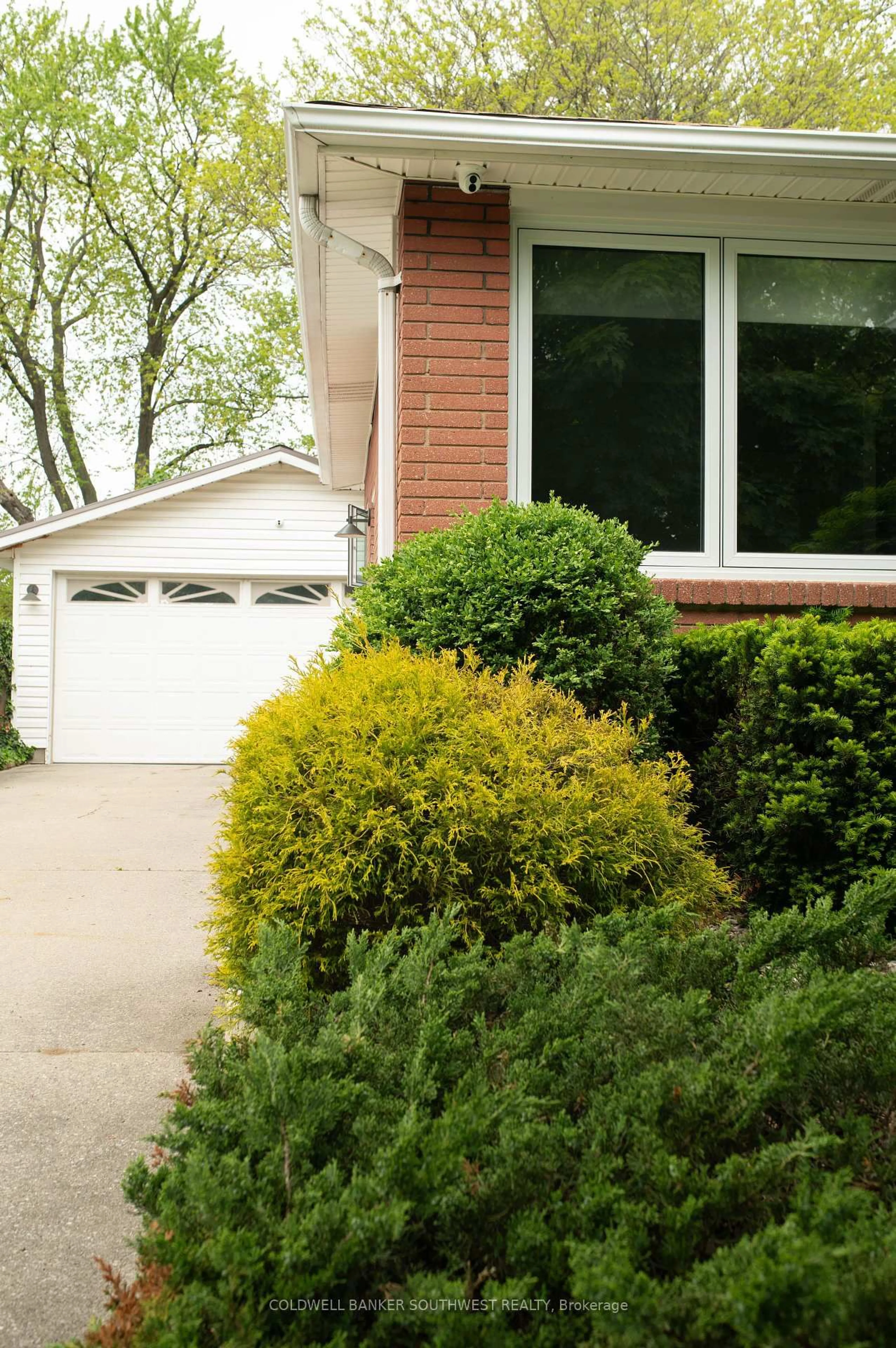 Home with brick exterior material, street for 948 Kemsley Dr, Sarnia Ontario N7V 2M8