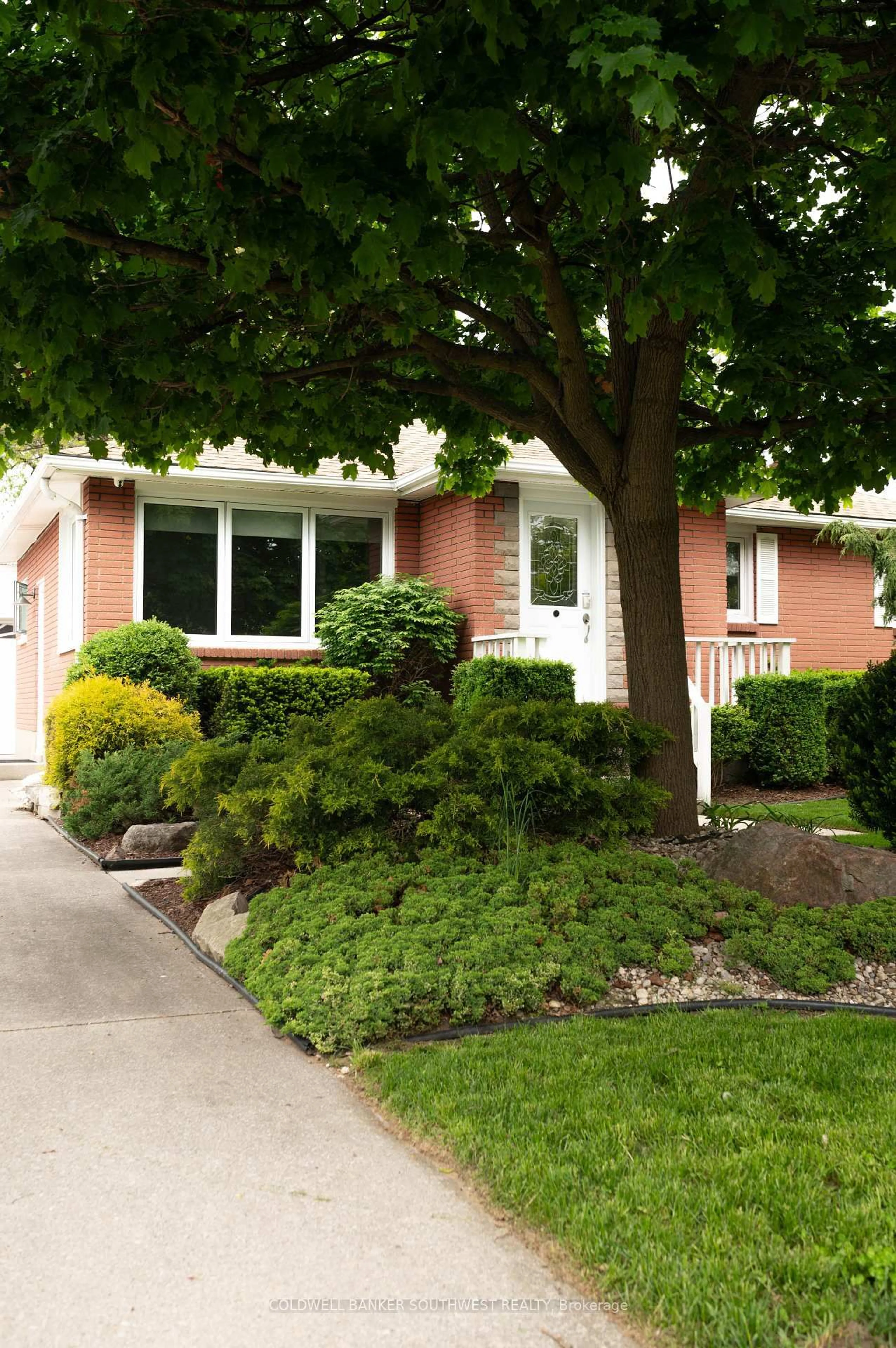 Unknown for 948 Kemsley Dr, Sarnia Ontario N7V 2M8
