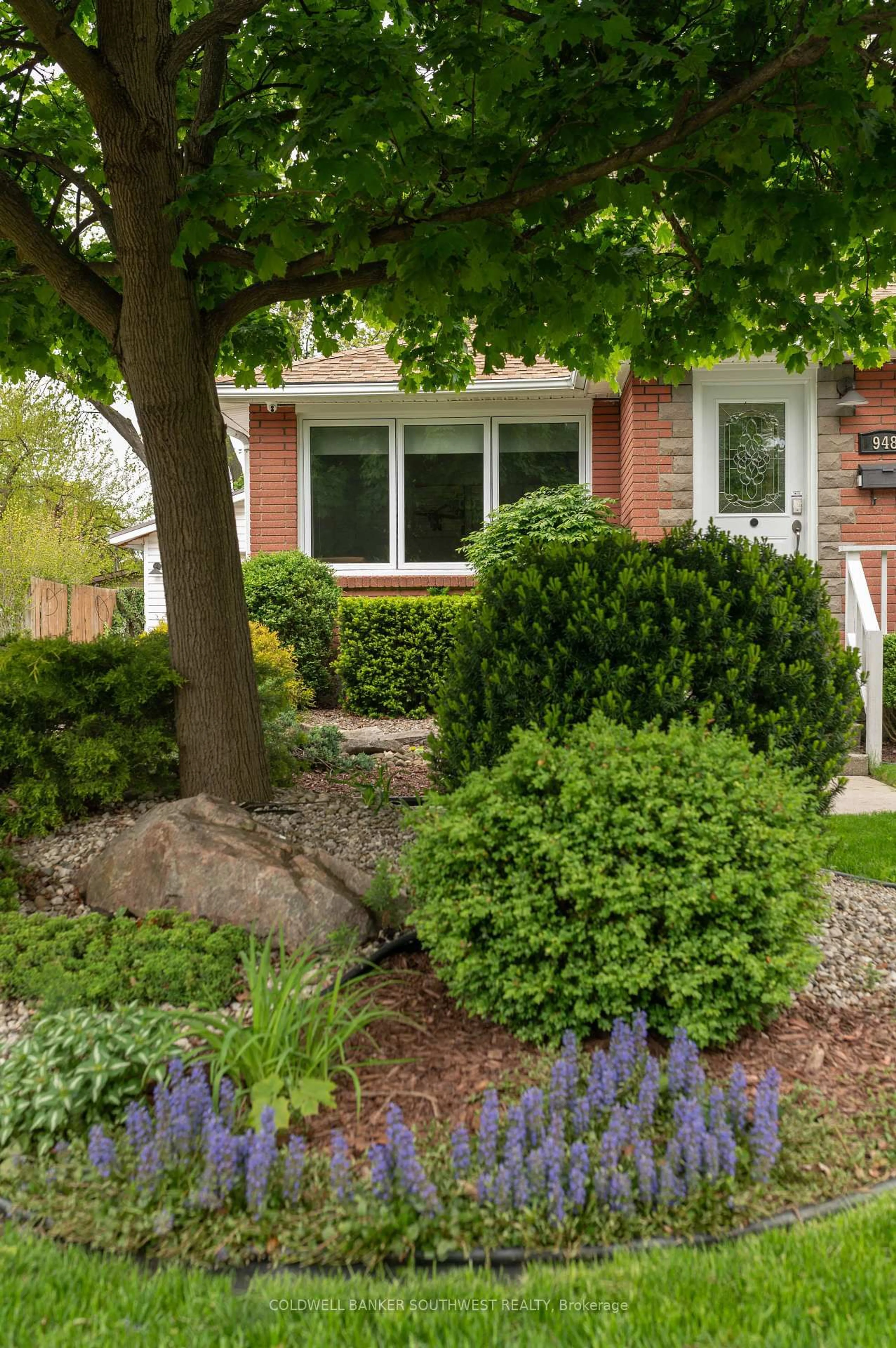 Home with brick exterior material, street for 948 Kemsley Dr, Sarnia Ontario N7V 2M8