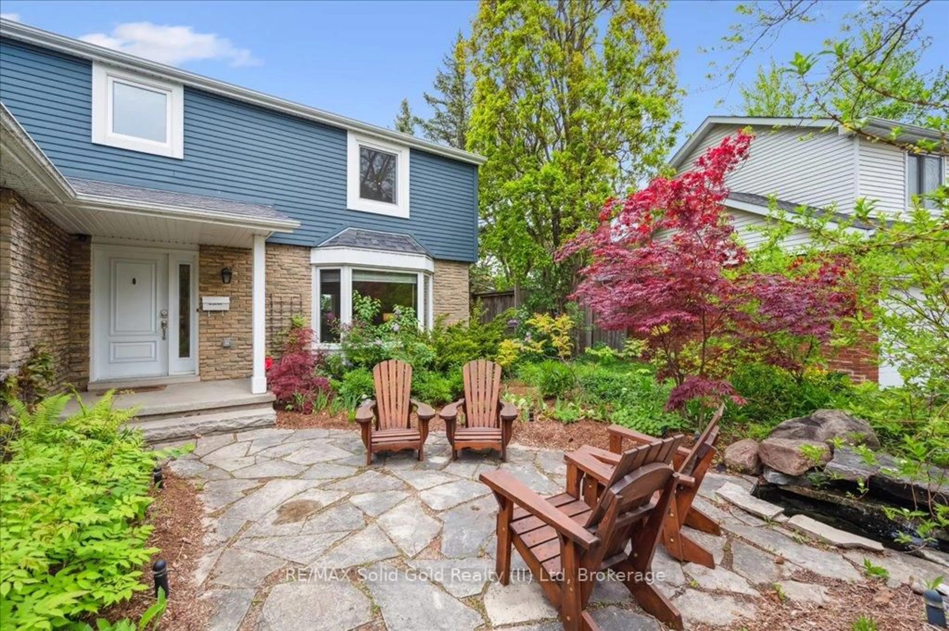 Patio, street for 427 Stillmeadow Circ, Waterloo Ontario N2L 5M1