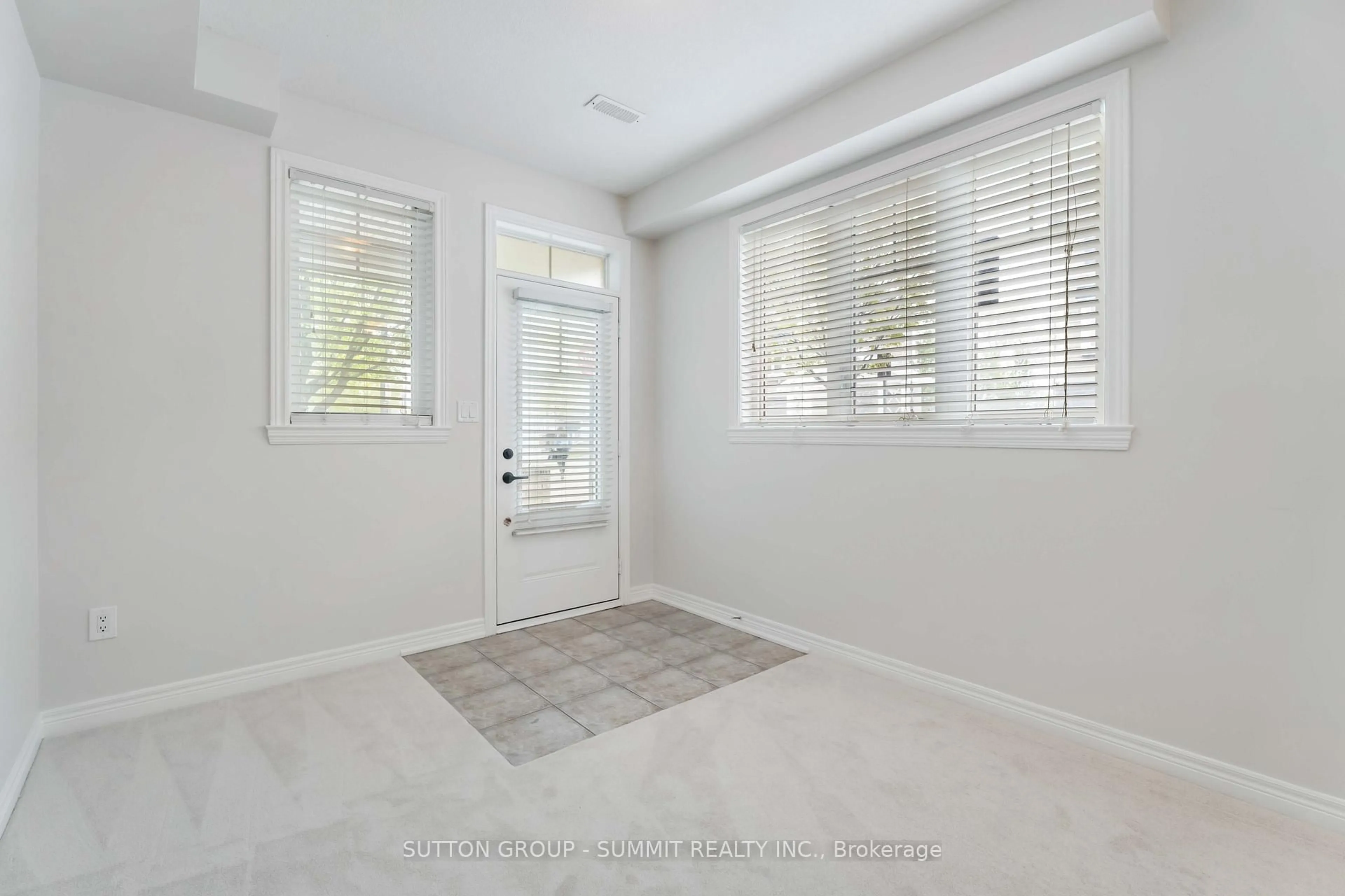 A pic of a room for 337 Beach Blvd #25, Hamilton Ontario L8H 6W4