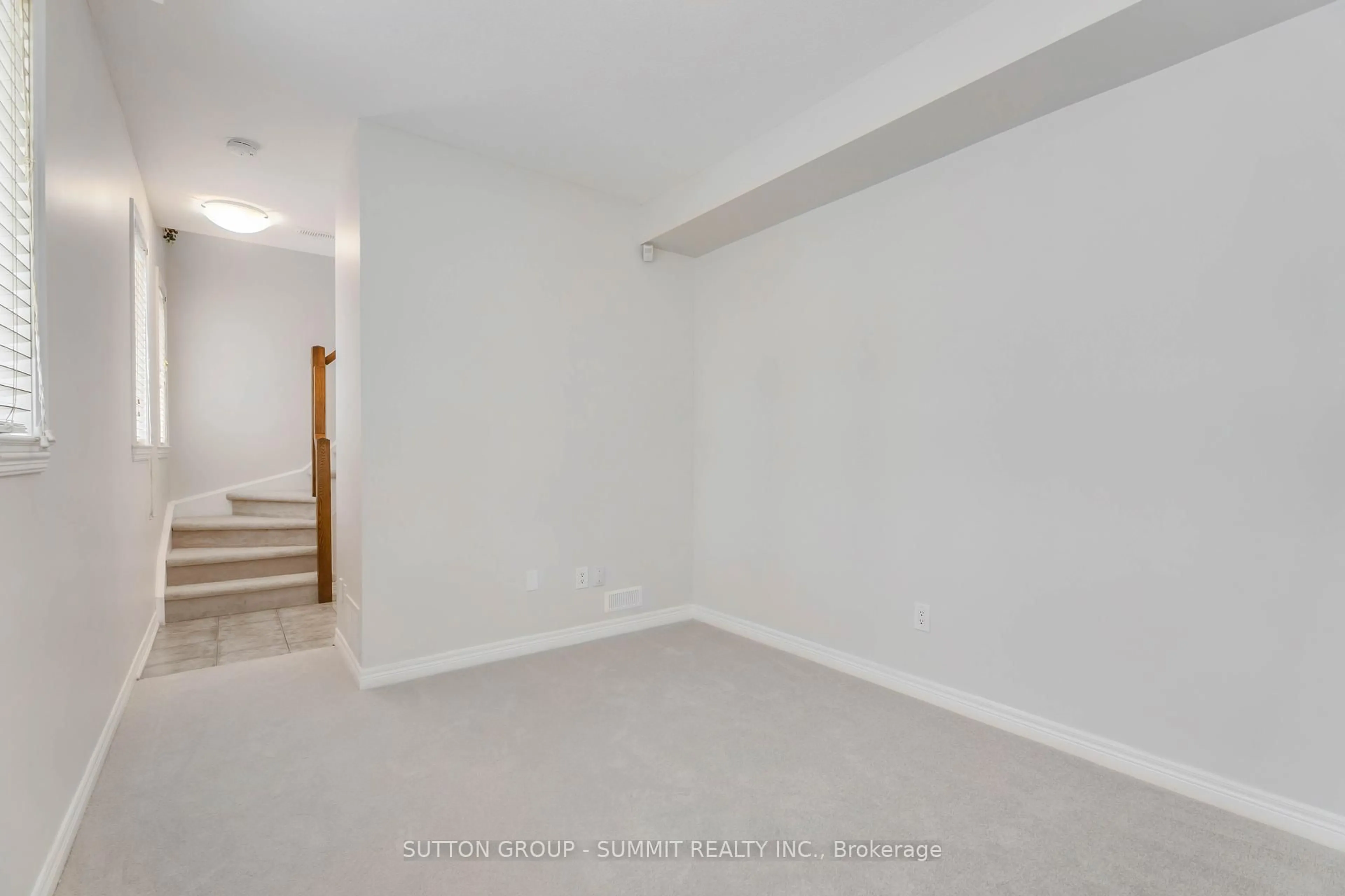 A pic of a room for 337 Beach Blvd #25, Hamilton Ontario L8H 6W4
