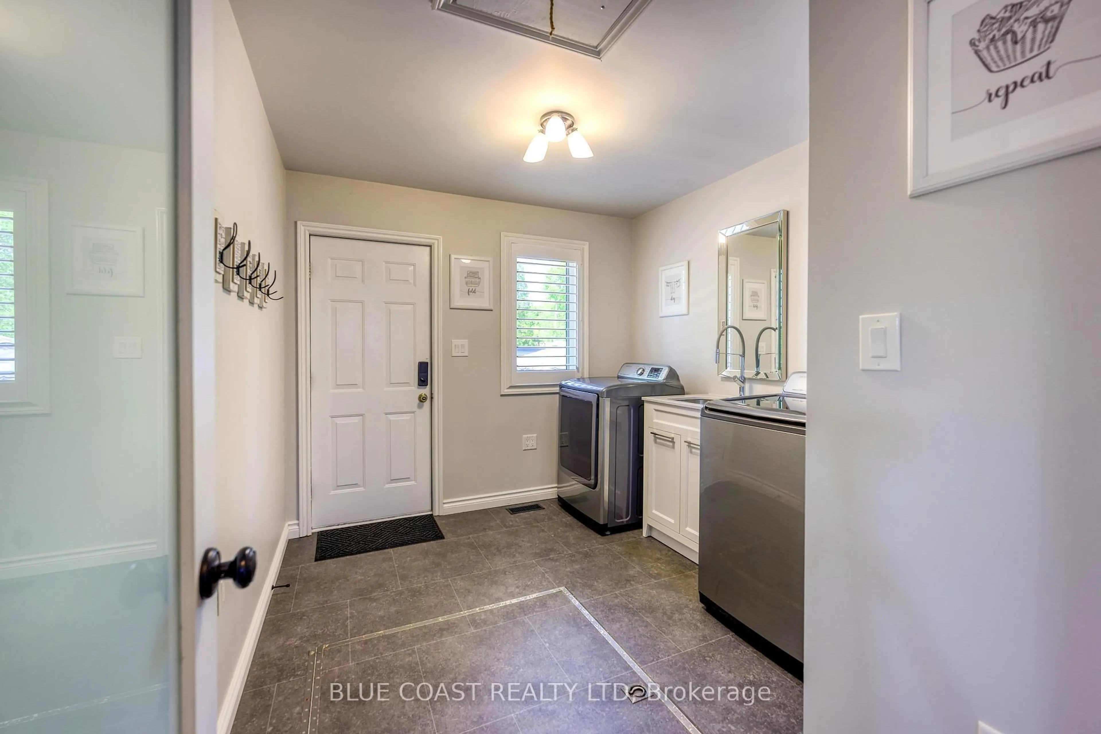 Laundry room for 2019 Green St, Sarnia Ontario N0N 1C0