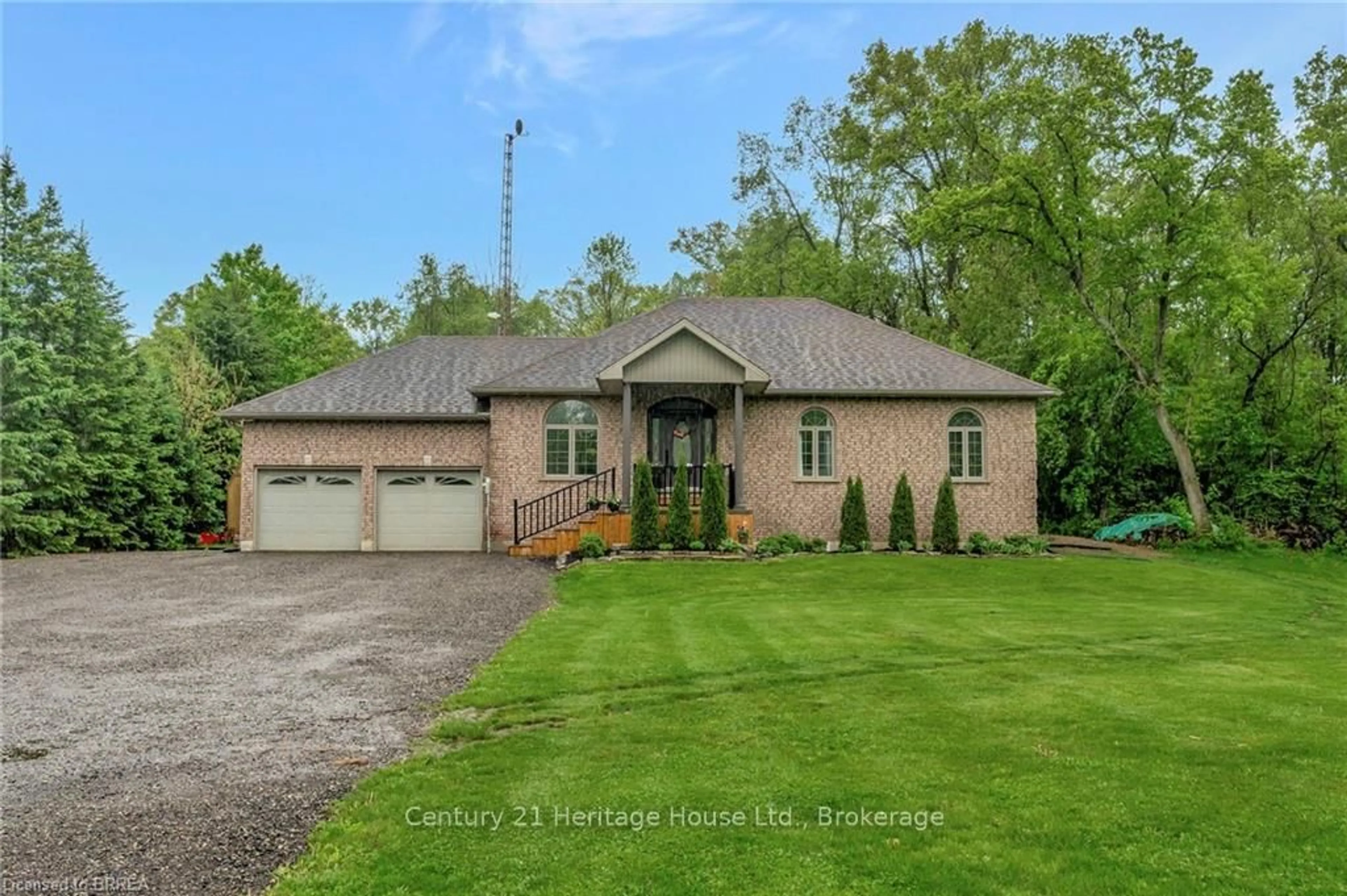 A pic from outside/outdoor area/front of a property/back of a property/a pic from drone, unknown for 30 Douglas St, Brant Ontario N3T 5L7