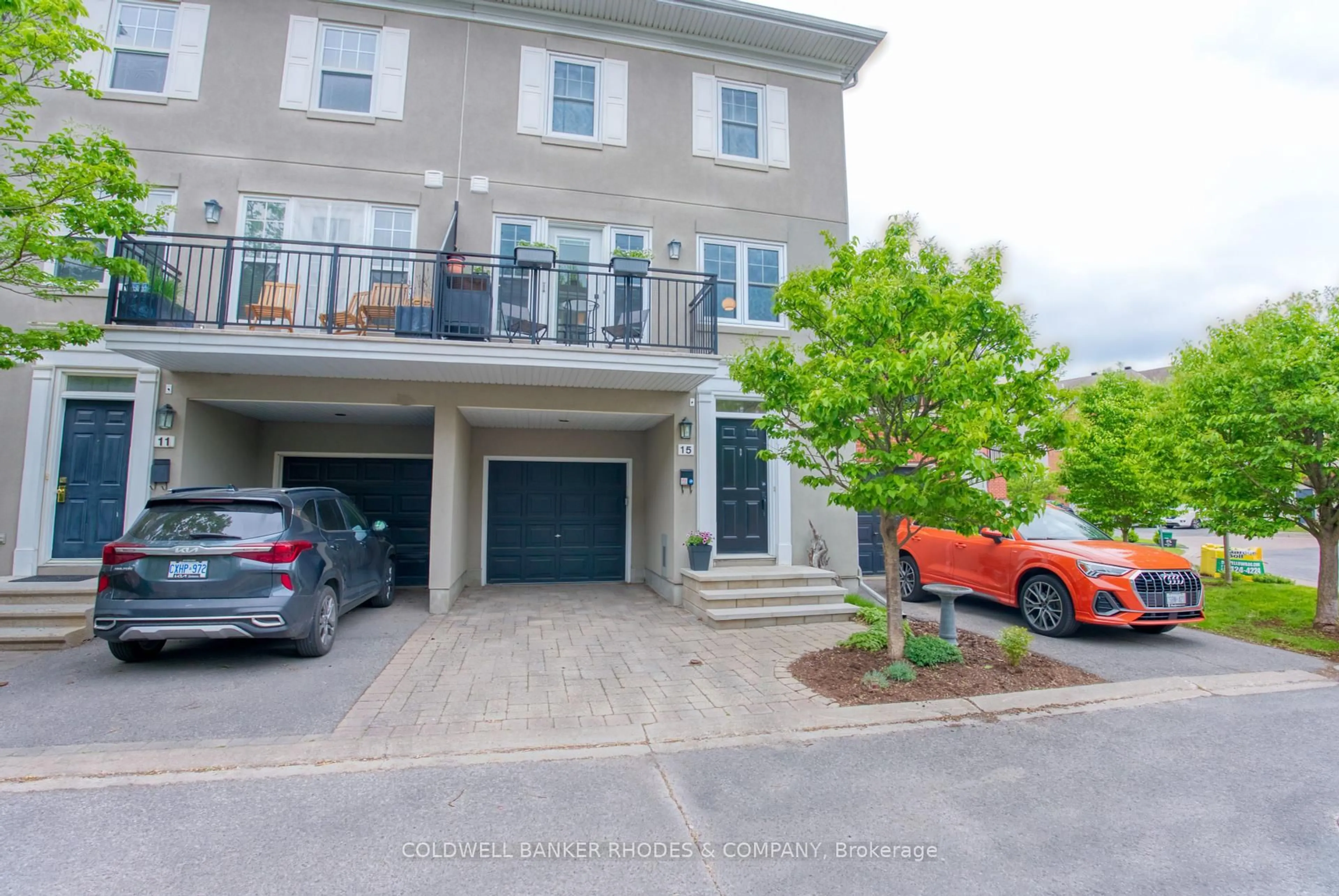 A pic from outside/outdoor area/front of a property/back of a property/a pic from drone, street for 15 Georgeton Private, Ottawa Ontario K1K 4S8