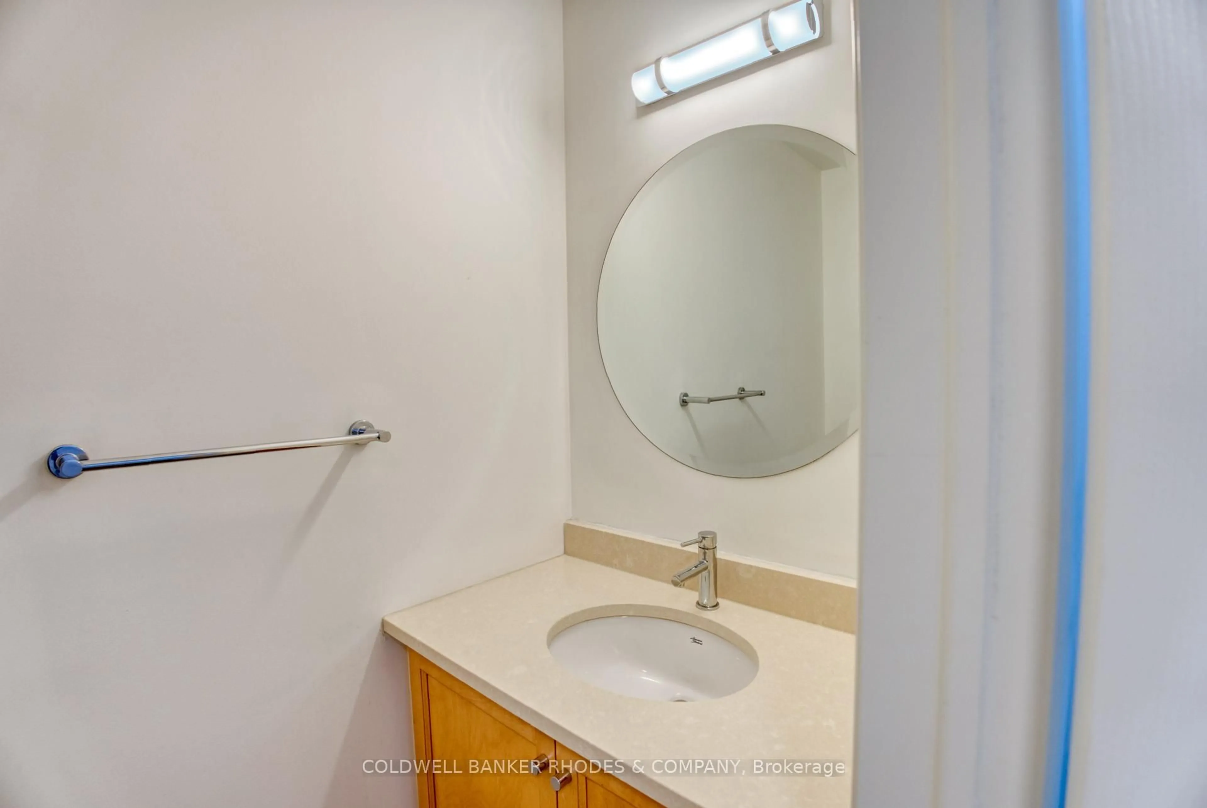 Standard bathroom, floor is not visible for 15 Georgeton Private, Ottawa Ontario K1K 4S8