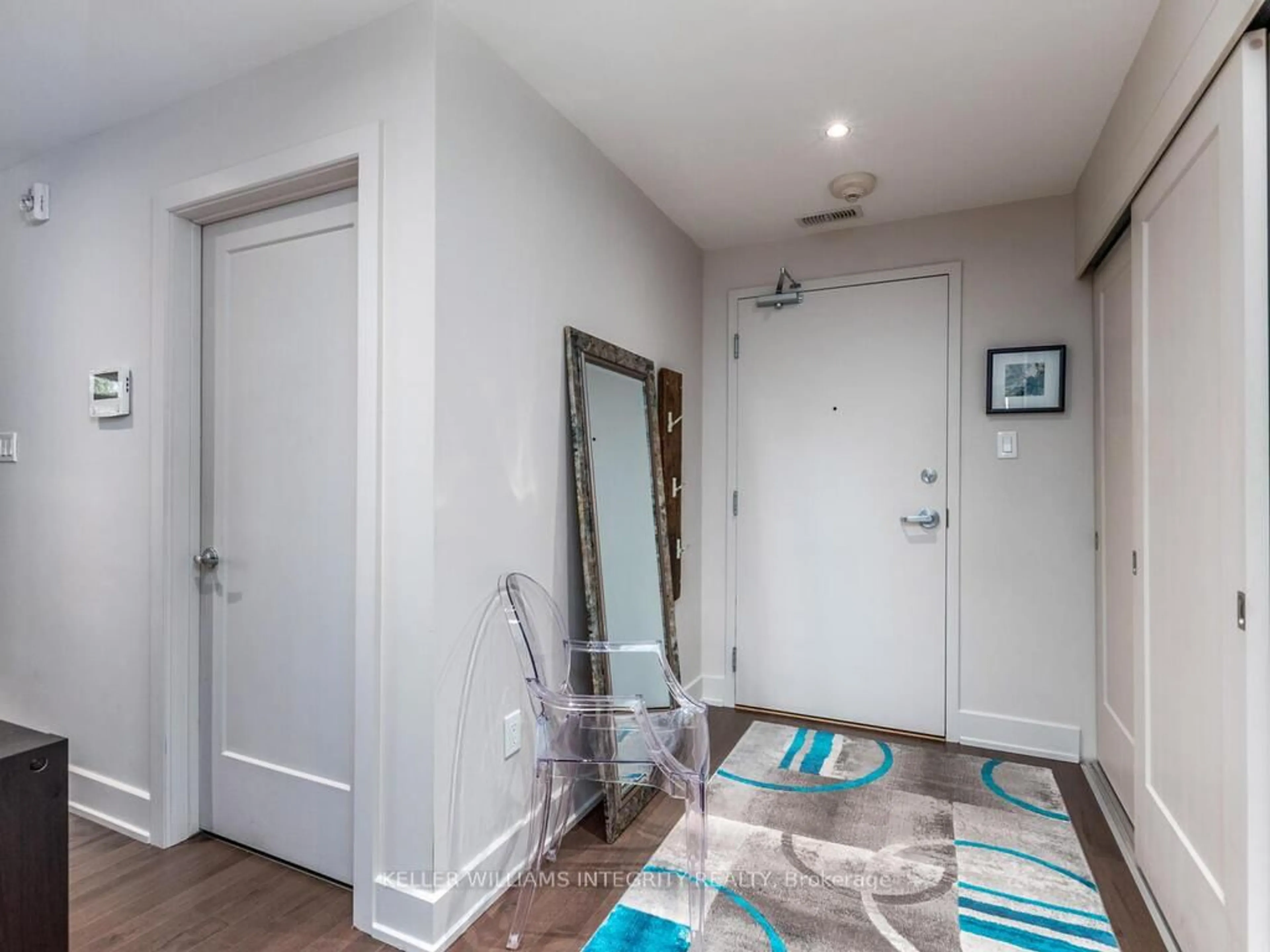 Indoor entryway for 335 Elizabeth Cosgrove Private #302, Ottawa Ontario K1W 0K6