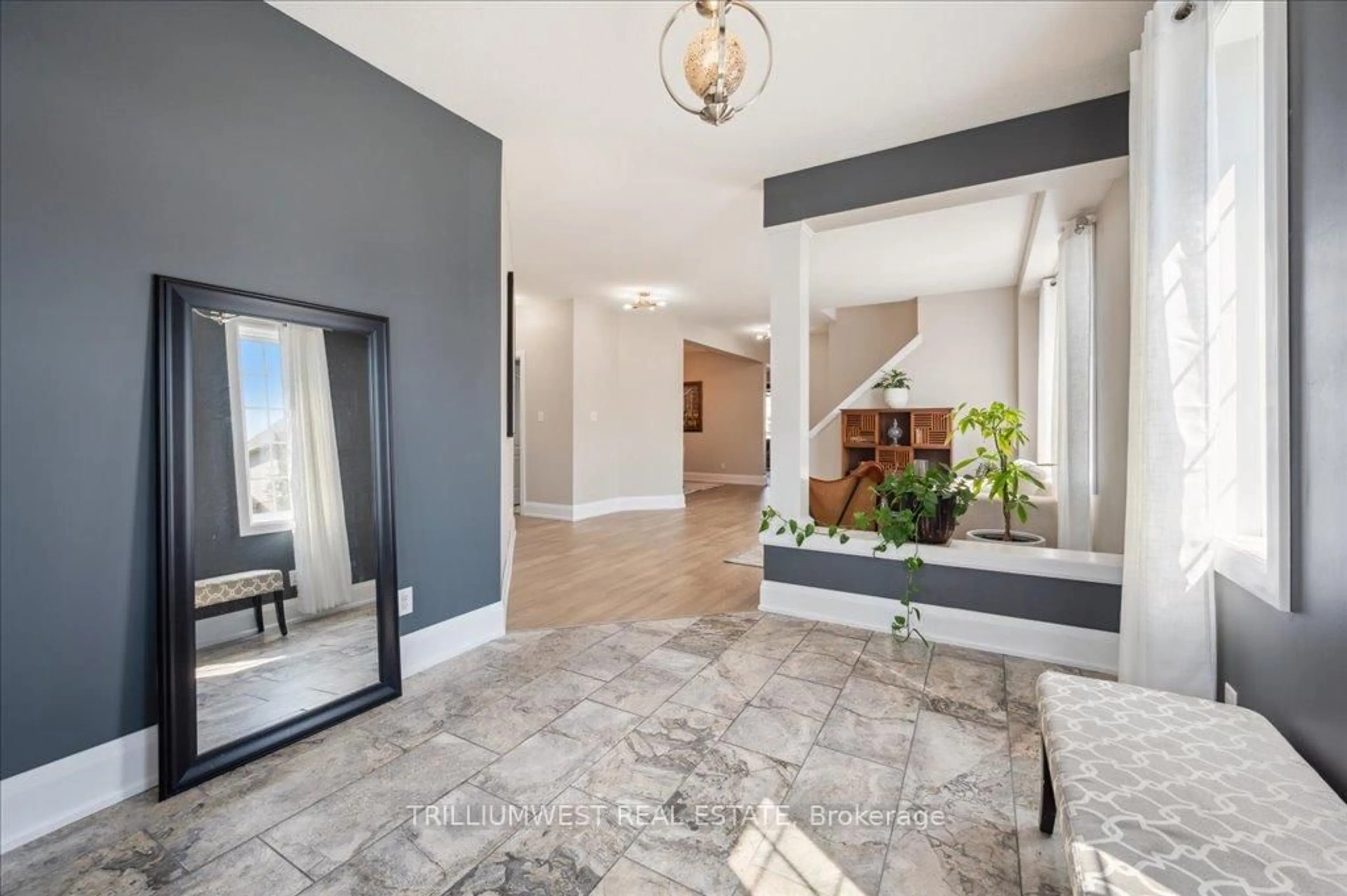 Indoor entryway for 389 Bamberg Cres, Waterloo Ontario N2T 0B5