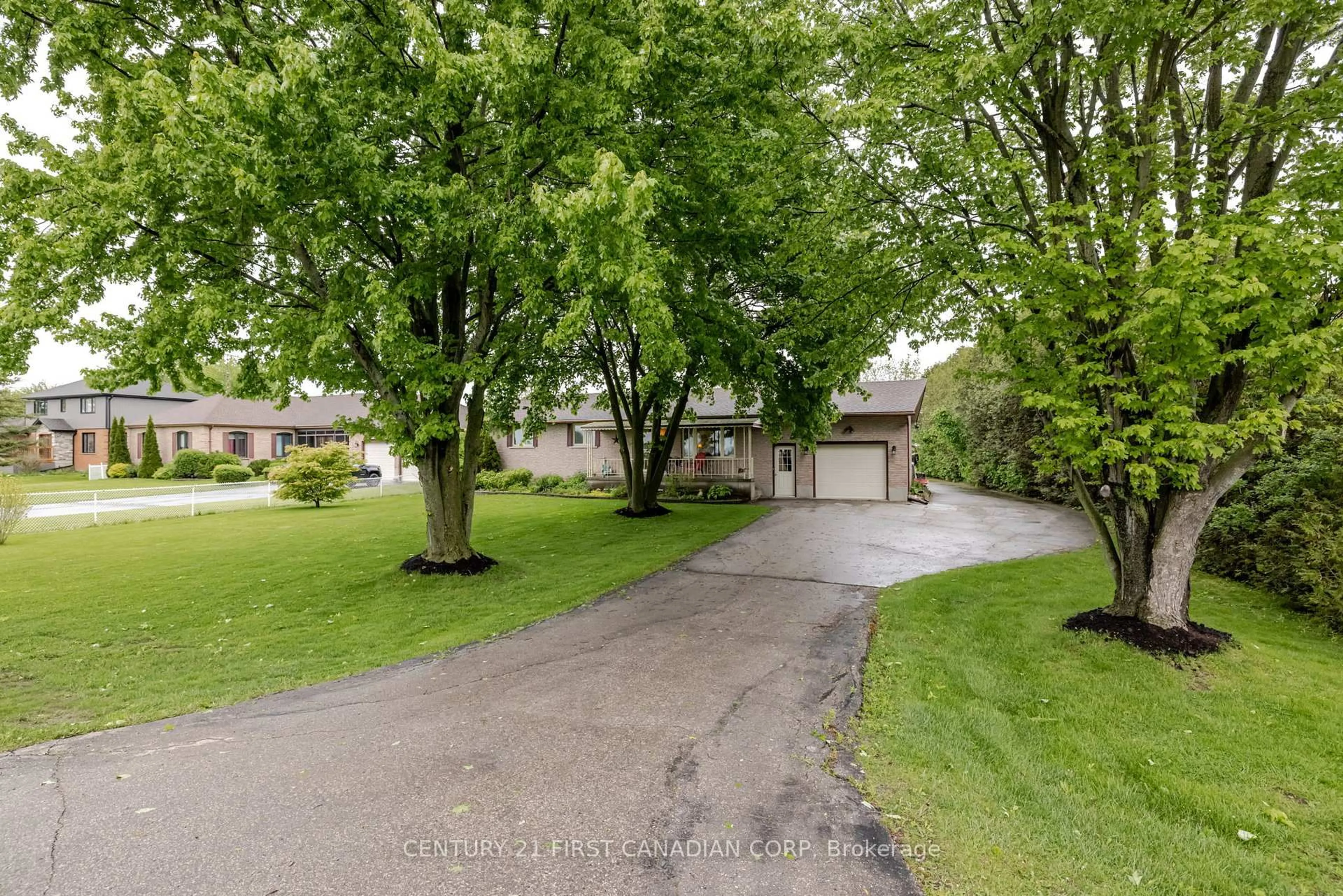 A pic from outside/outdoor area/front of a property/back of a property/a pic from drone, street for 9776 Tower Rd, St. Thomas Ontario N5P 3S7
