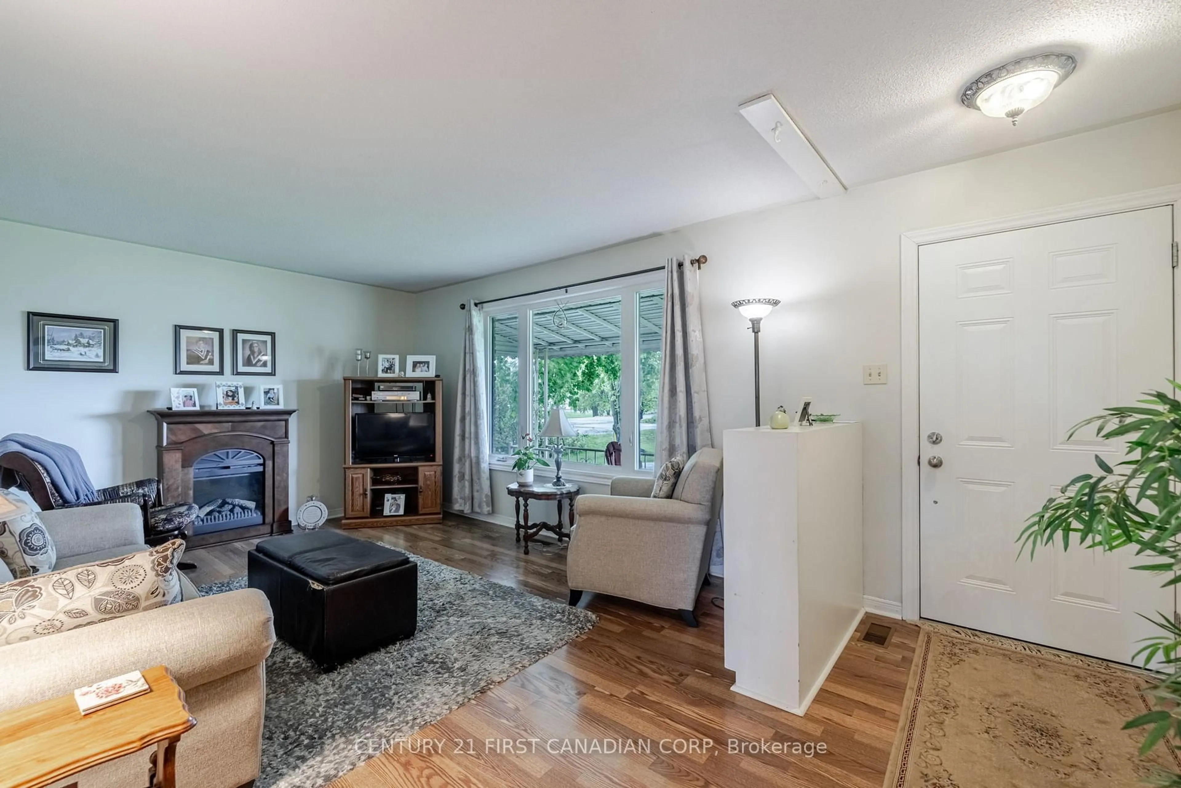 Living room with furniture, unknown for 9776 Tower Rd, St. Thomas Ontario N5P 3S7