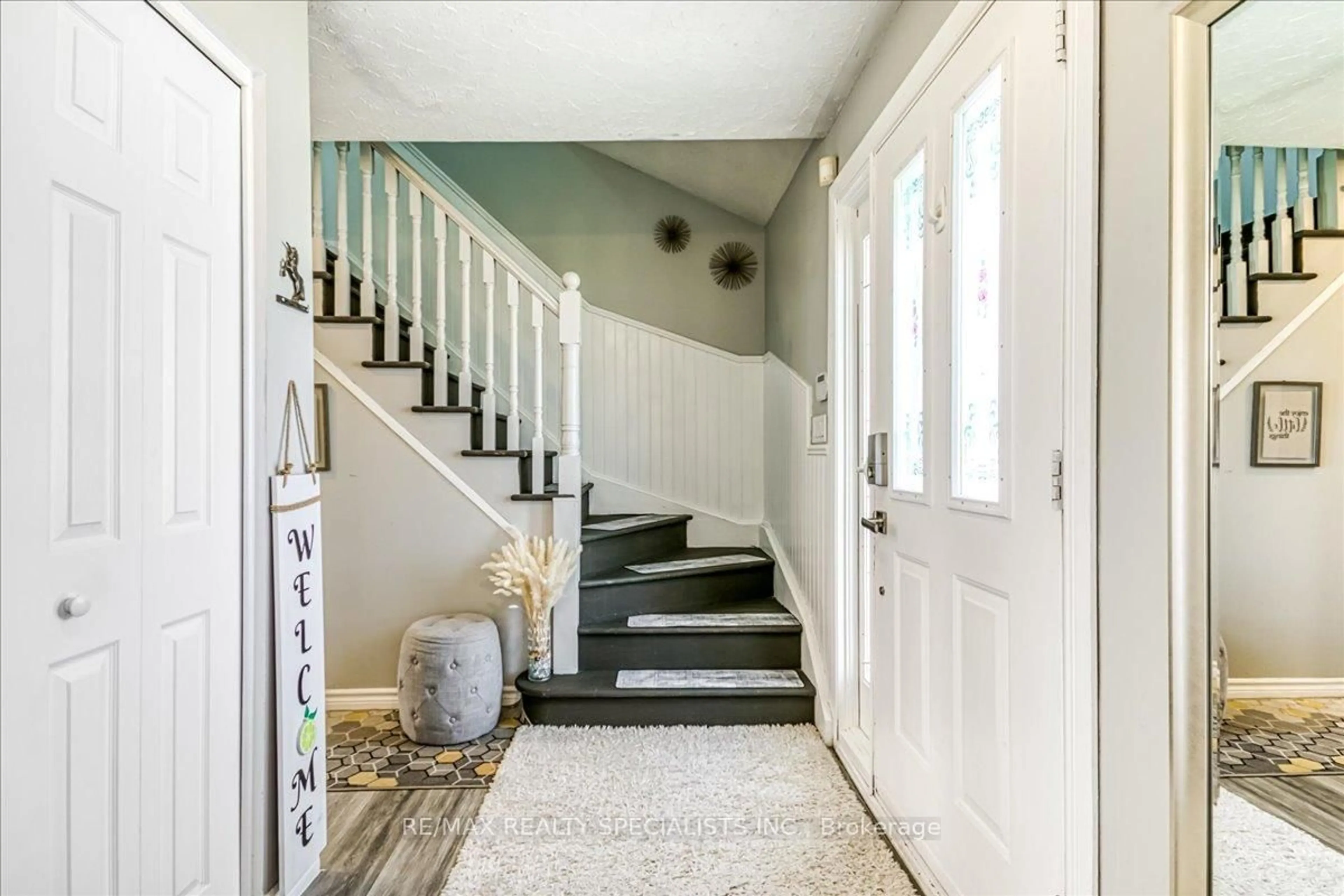 Indoor entryway for 2170 Josephine St, Greater Sudbury Ontario P3A 2N2
