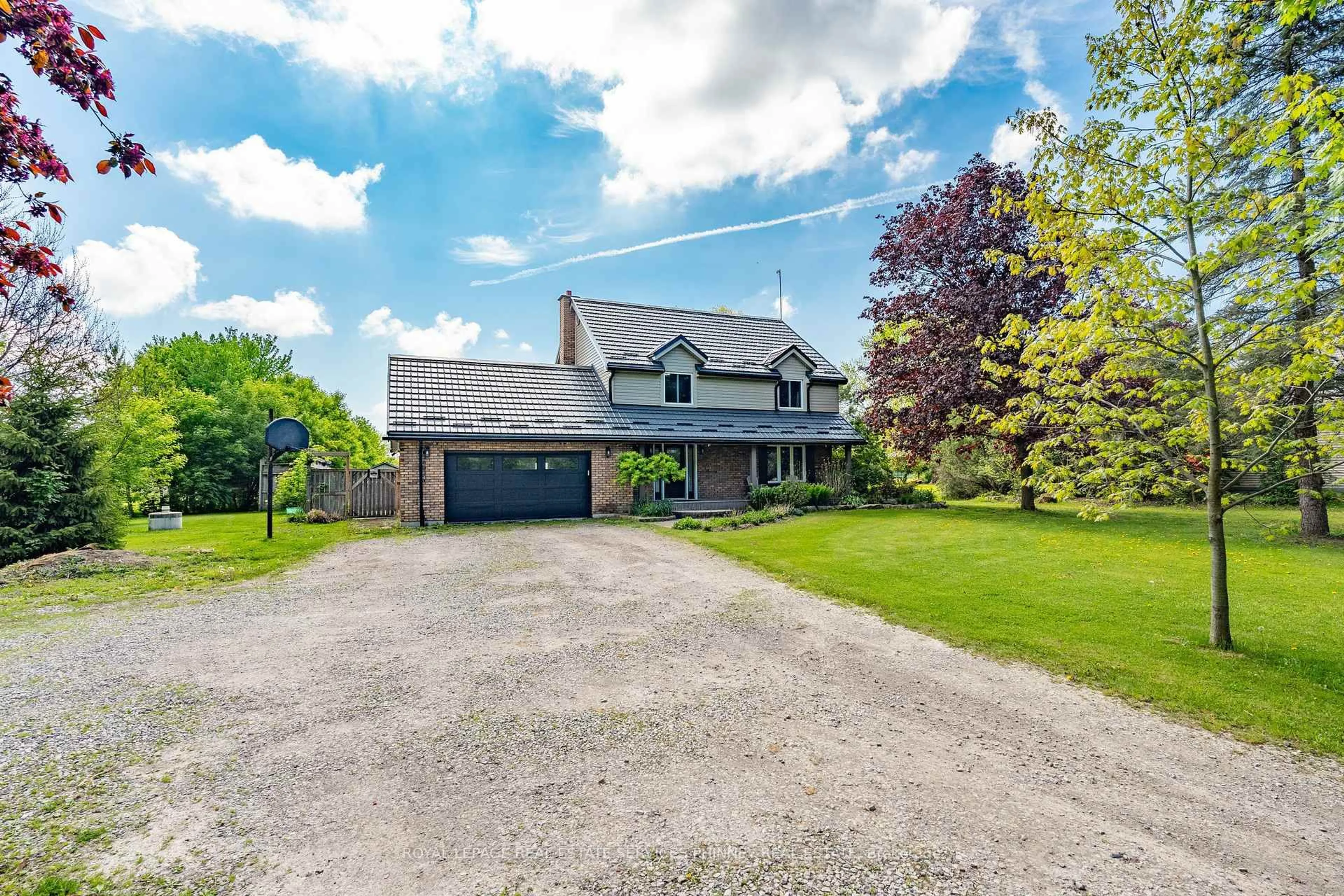 A pic from outside/outdoor area/front of a property/back of a property/a pic from drone, street for 904 Robinson Rd, Haldimand Ontario N1A 2W1