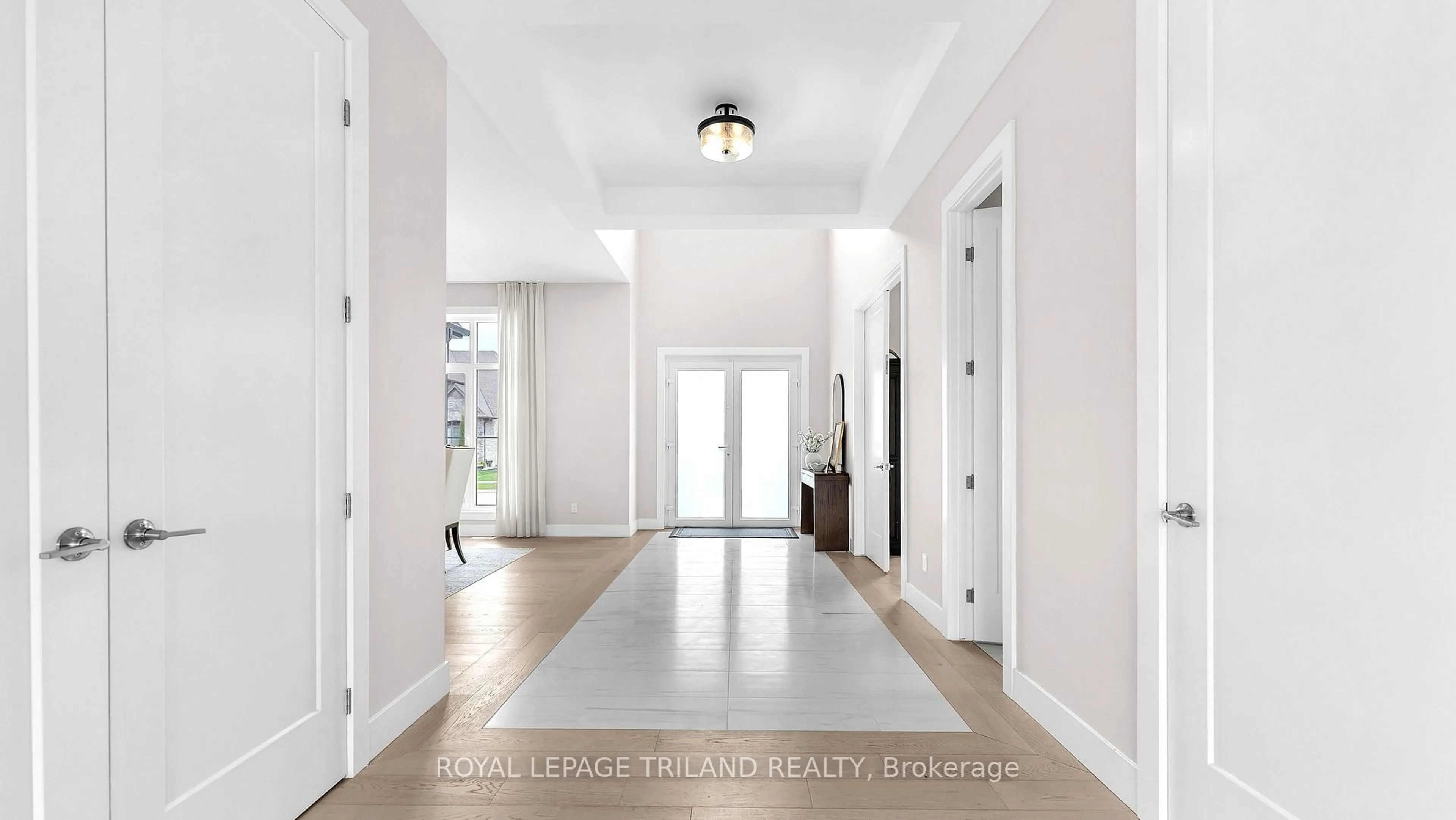 Indoor entryway for 7469 Silver Creek Cres, London South Ontario N6P 0G6