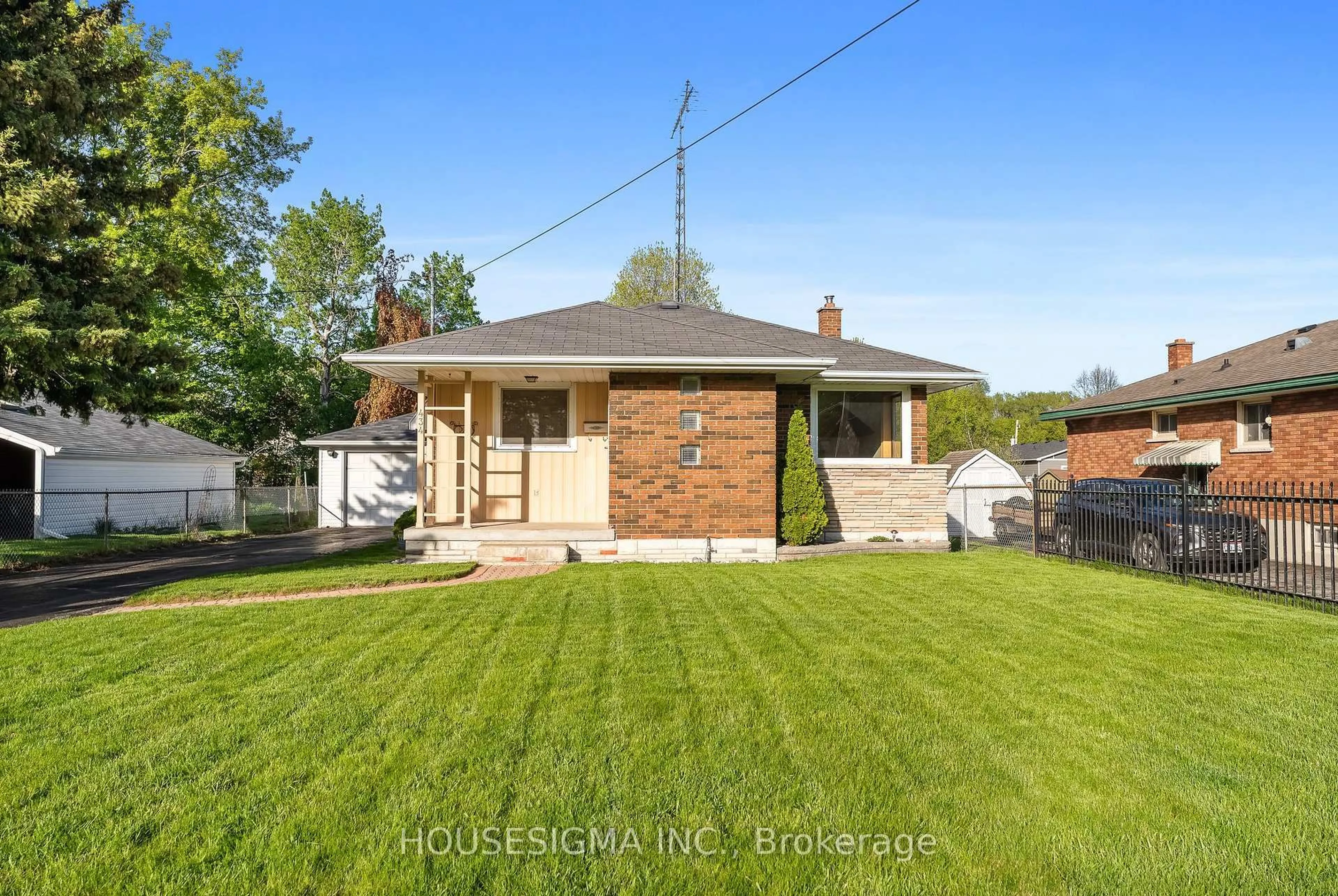 A pic from outside/outdoor area/front of a property/back of a property/a pic from drone, street for 434 Major St, Cobourg Ontario K9A 4E1