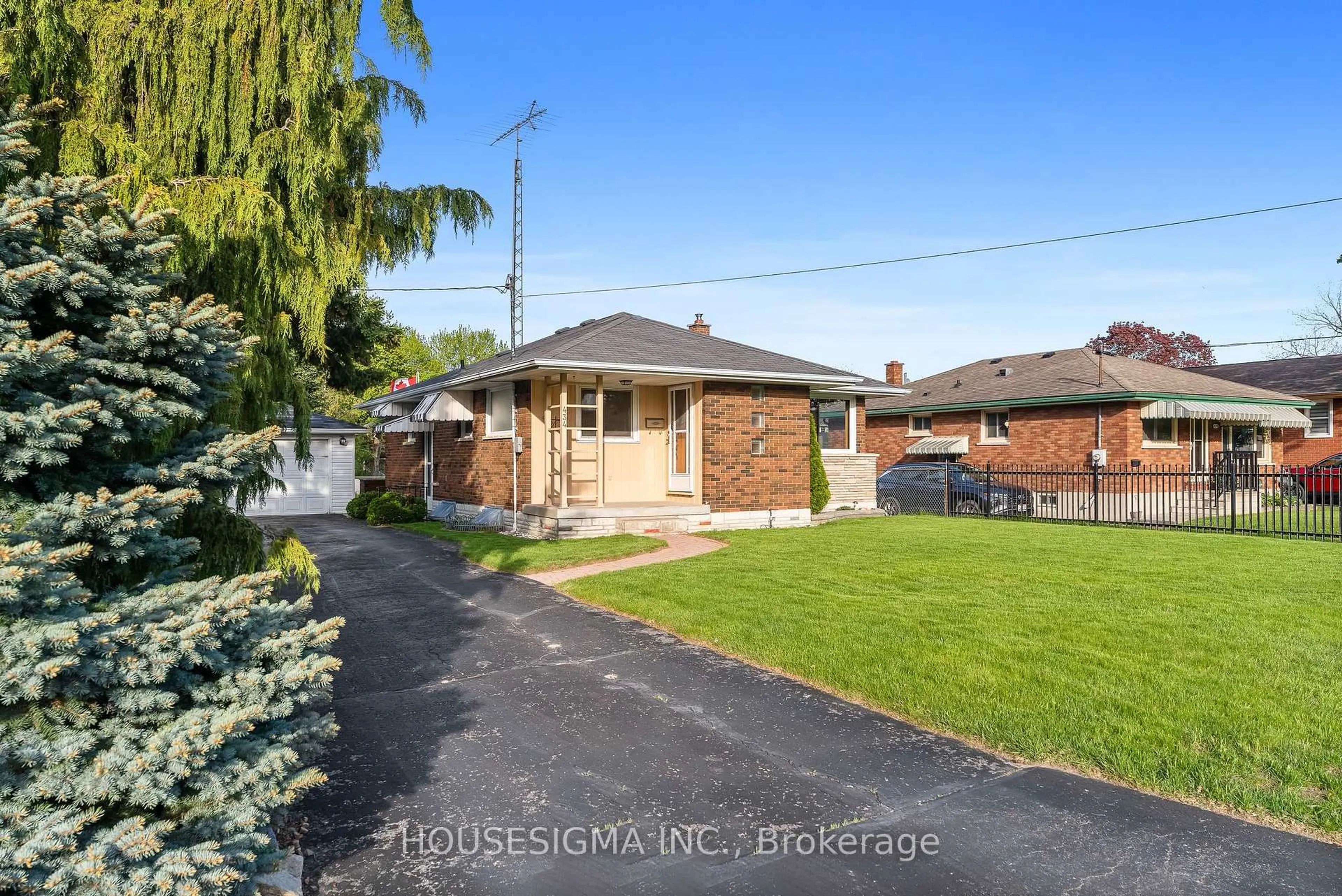 A pic from outside/outdoor area/front of a property/back of a property/a pic from drone, street for 434 Major St, Cobourg Ontario K9A 4E1