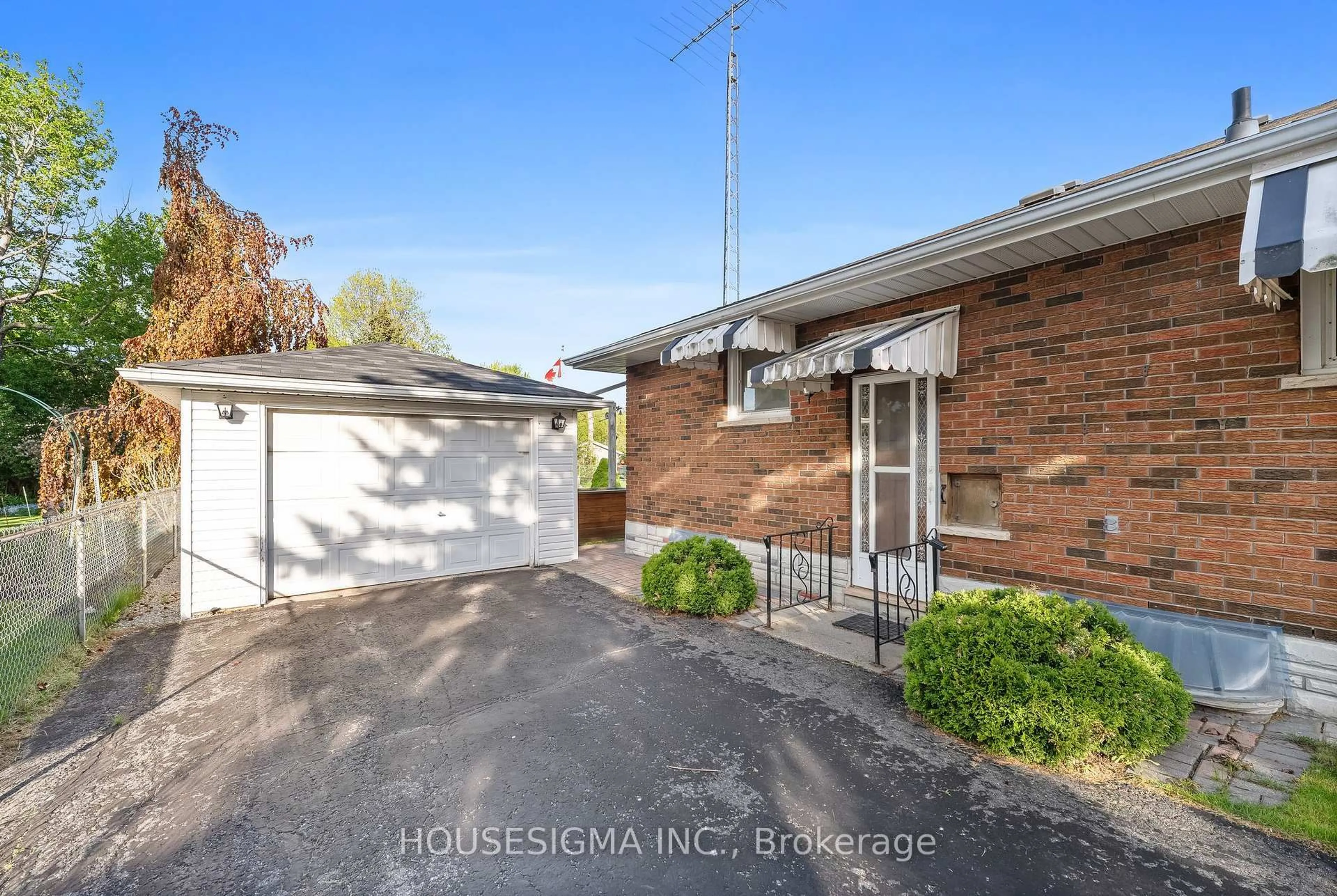 A pic from outside/outdoor area/front of a property/back of a property/a pic from drone, street for 434 Major St, Cobourg Ontario K9A 4E1