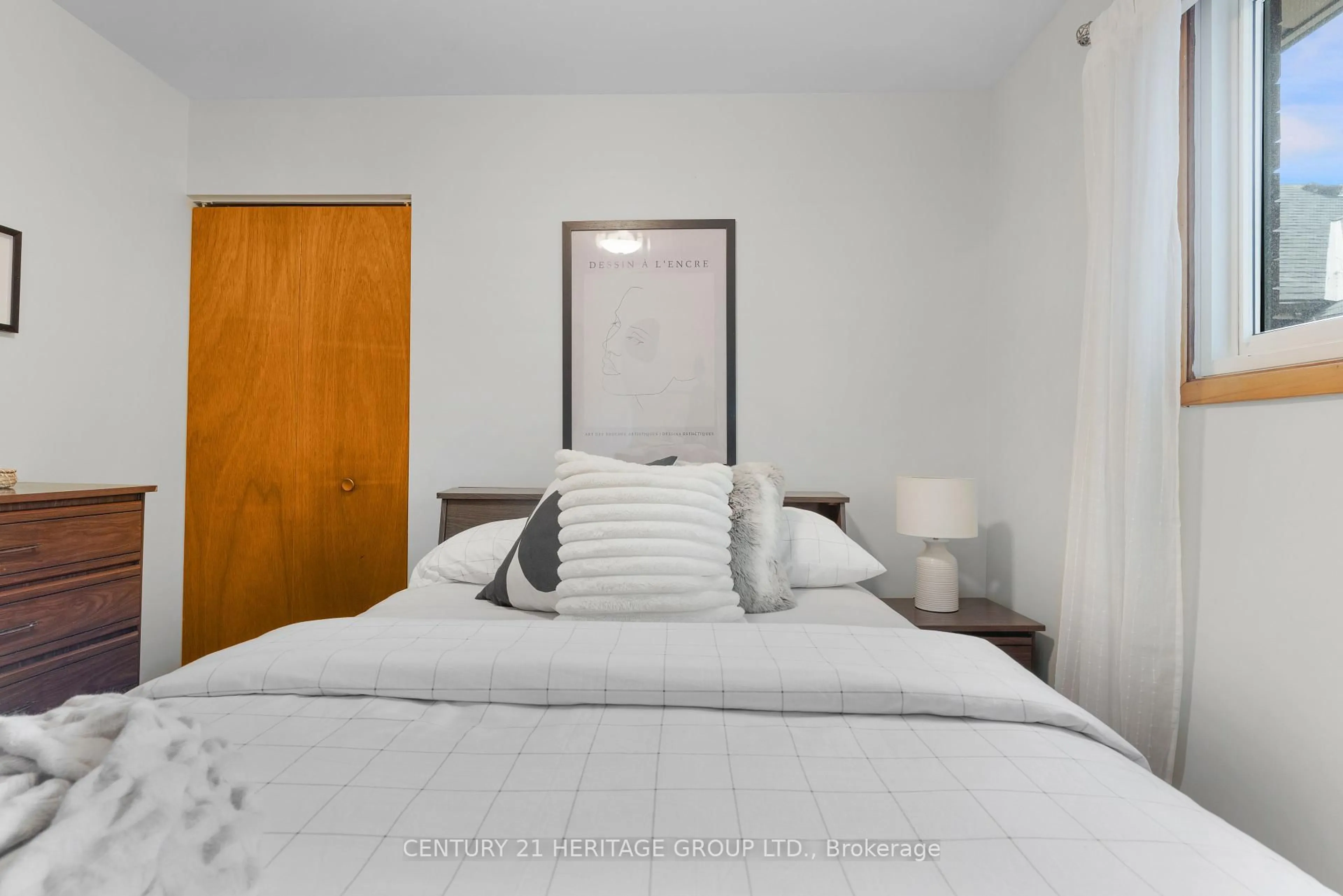Bedroom with bed, unknown for 133 Picton St, Hamilton Ontario L8L 3W7