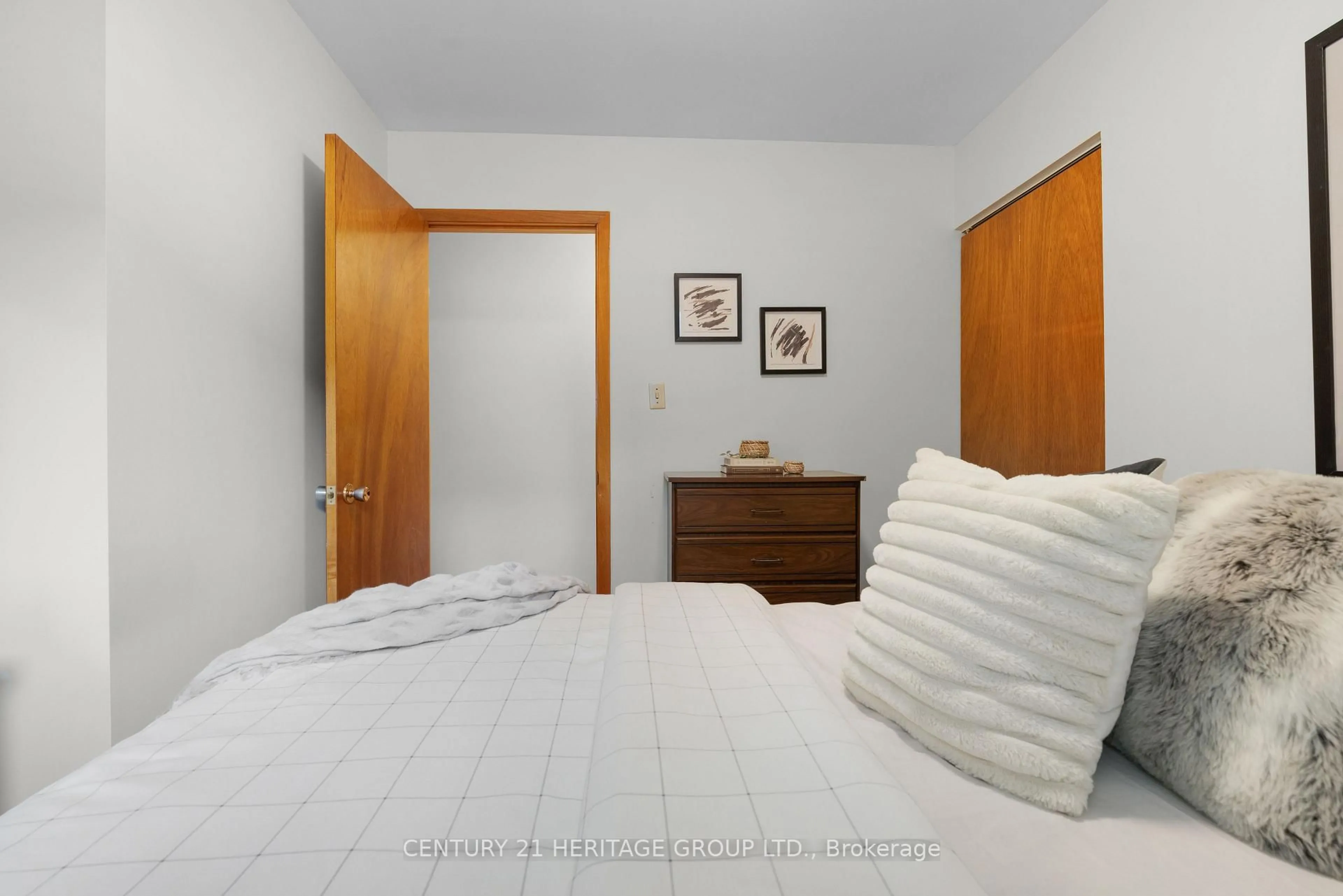 Bedroom with bed, unknown for 133 Picton St, Hamilton Ontario L8L 3W7