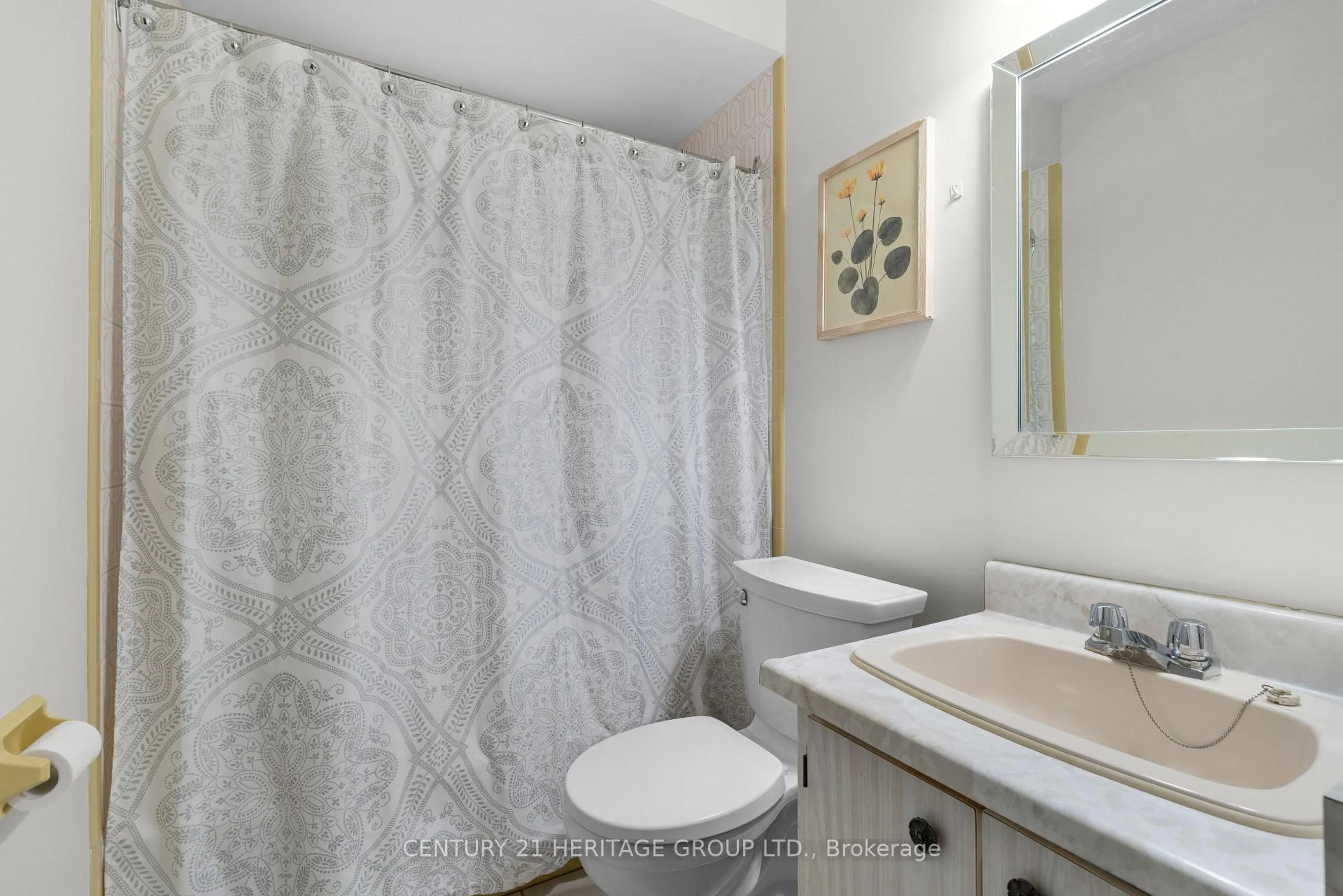 Standard bathroom, unknown for 133 Picton St, Hamilton Ontario L8L 3W7