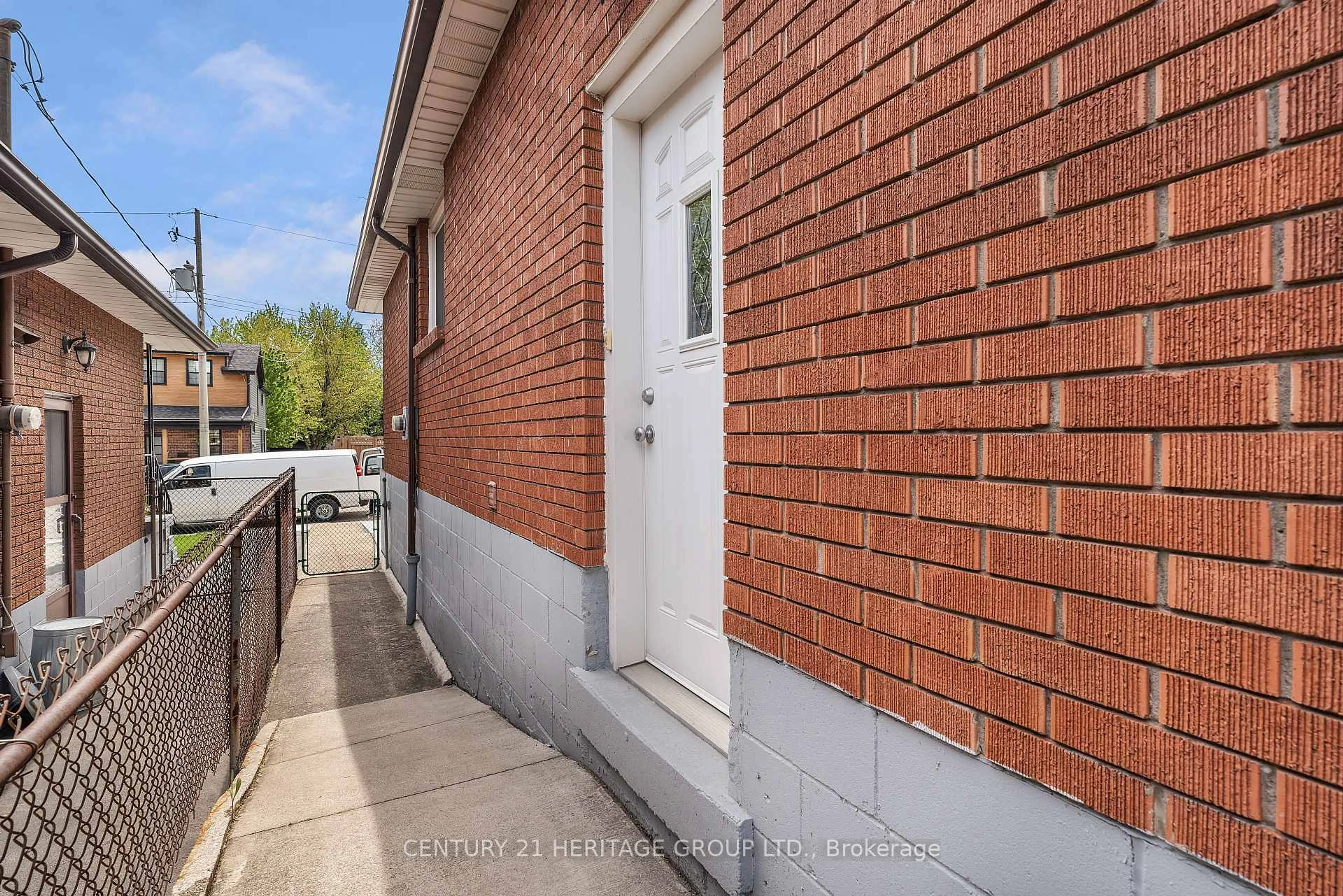 Unknown for 133 Picton St, Hamilton Ontario L8L 3W7