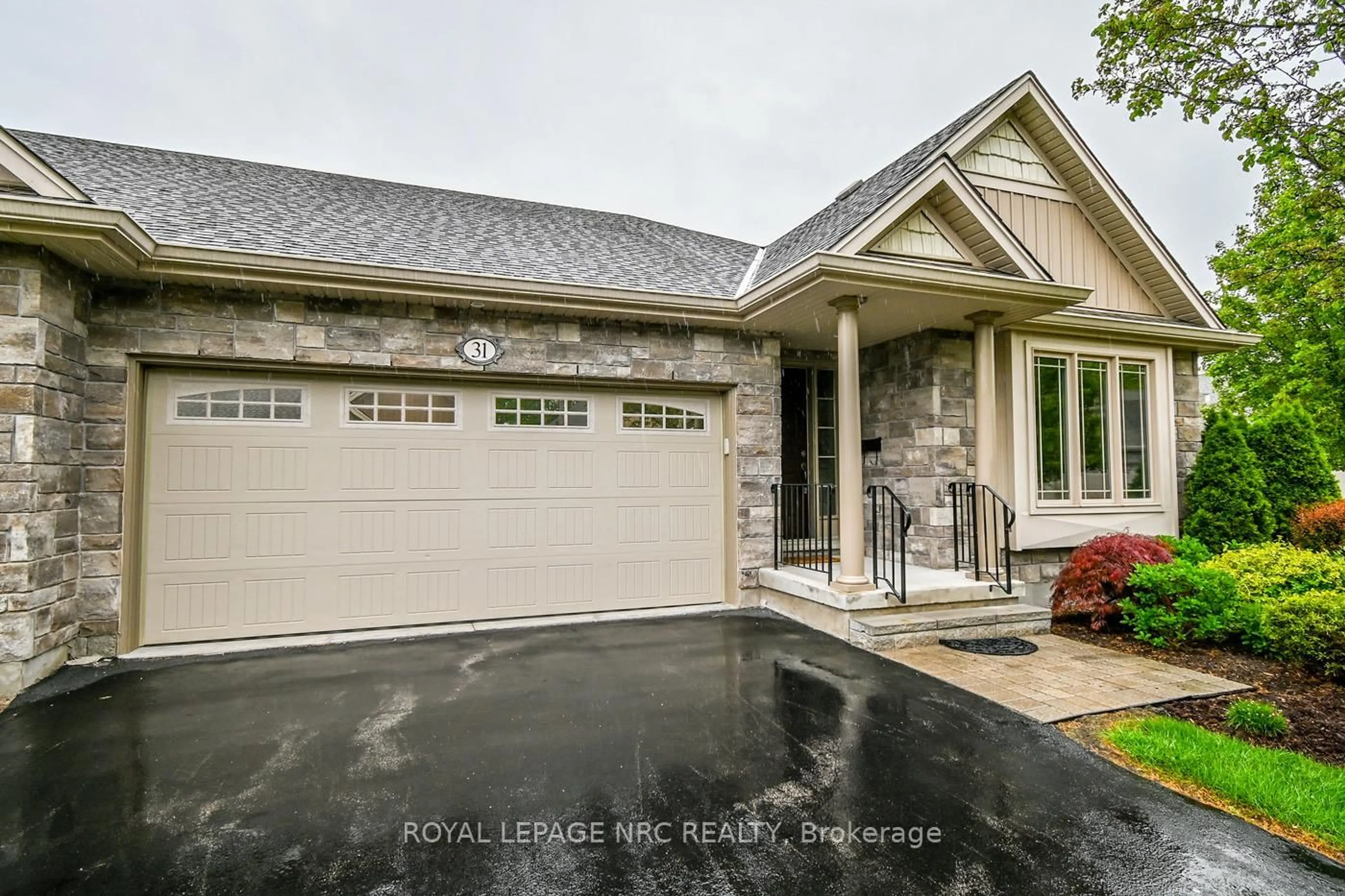 Home with brick exterior material, street for 70 Elmwood Ave #31, Welland Ontario L3C 0C1