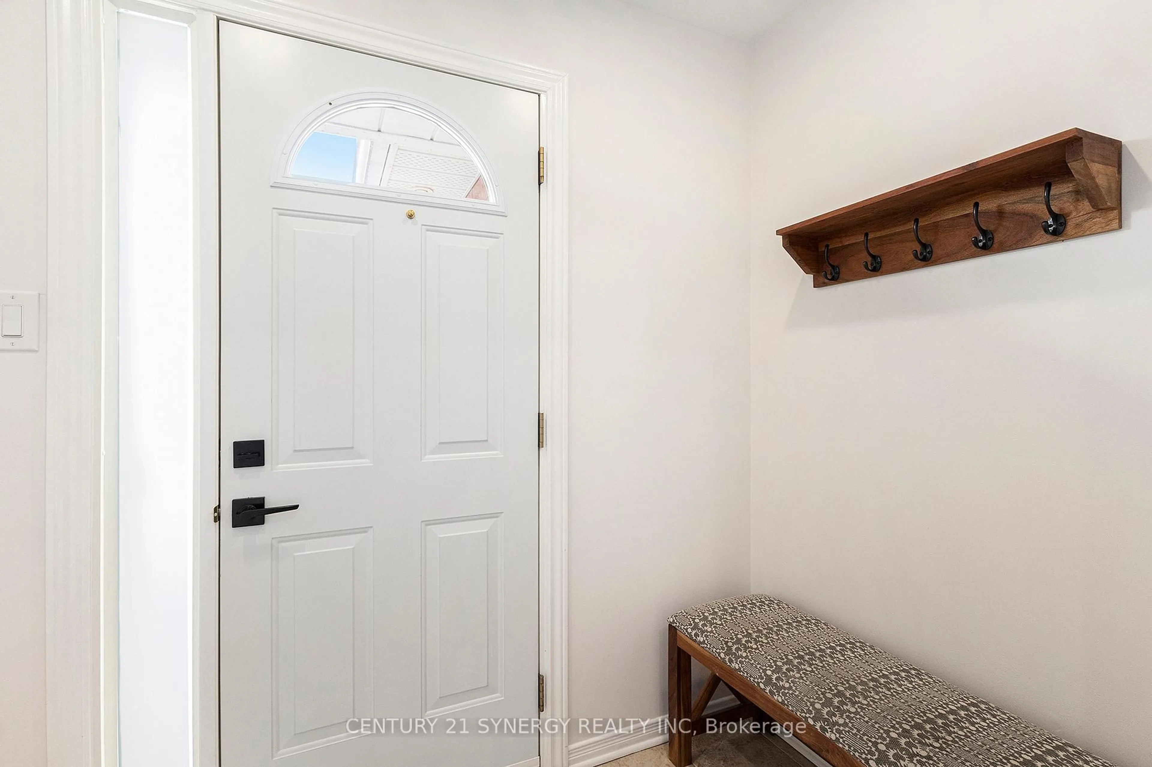 Indoor entryway for 630 Arc-En-Ciel St, Ottawa Ontario K4A 3H9