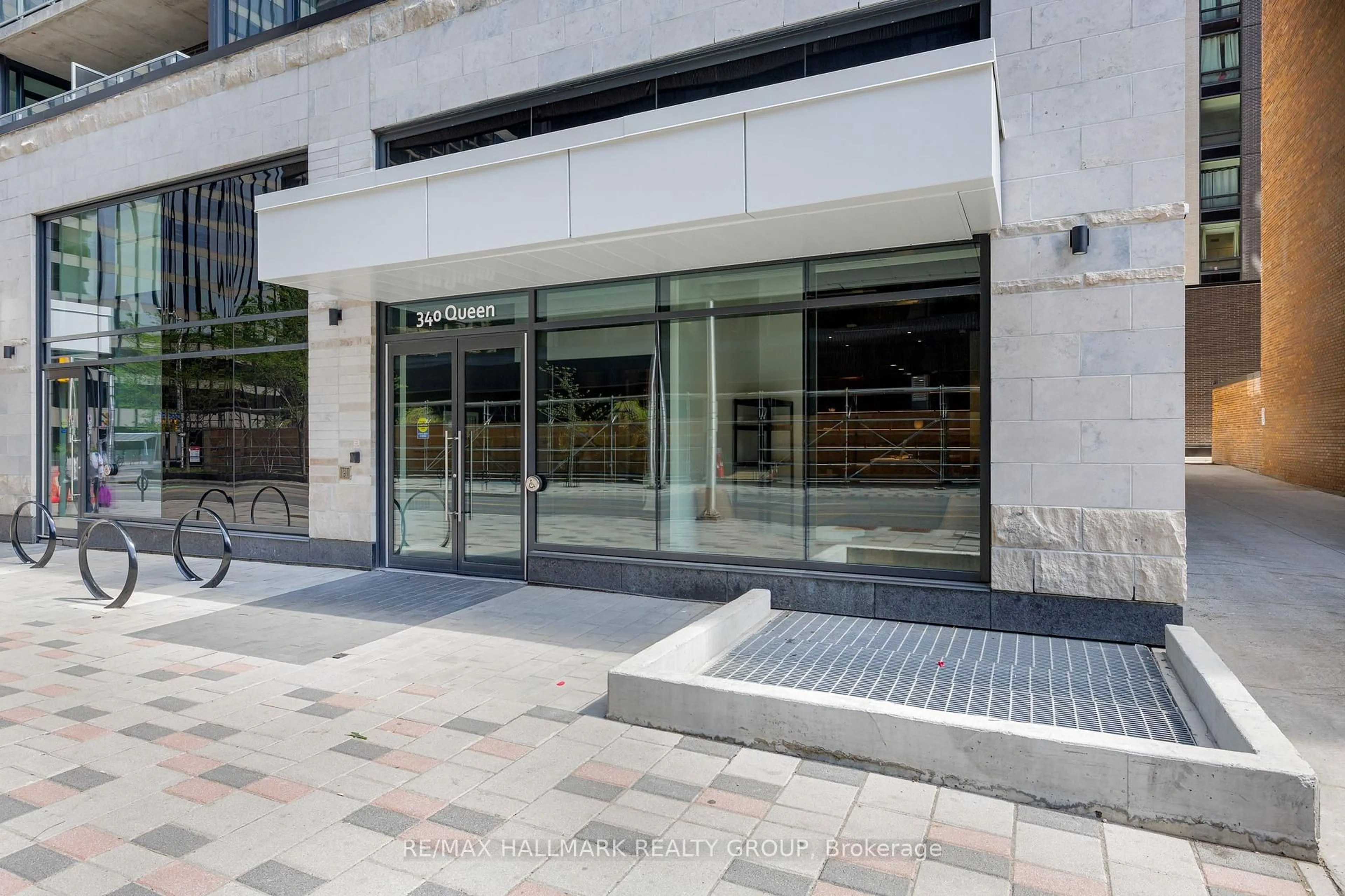 Indoor foyer for 340 Queen St #702, Ottawa Ontario K1R 0G1