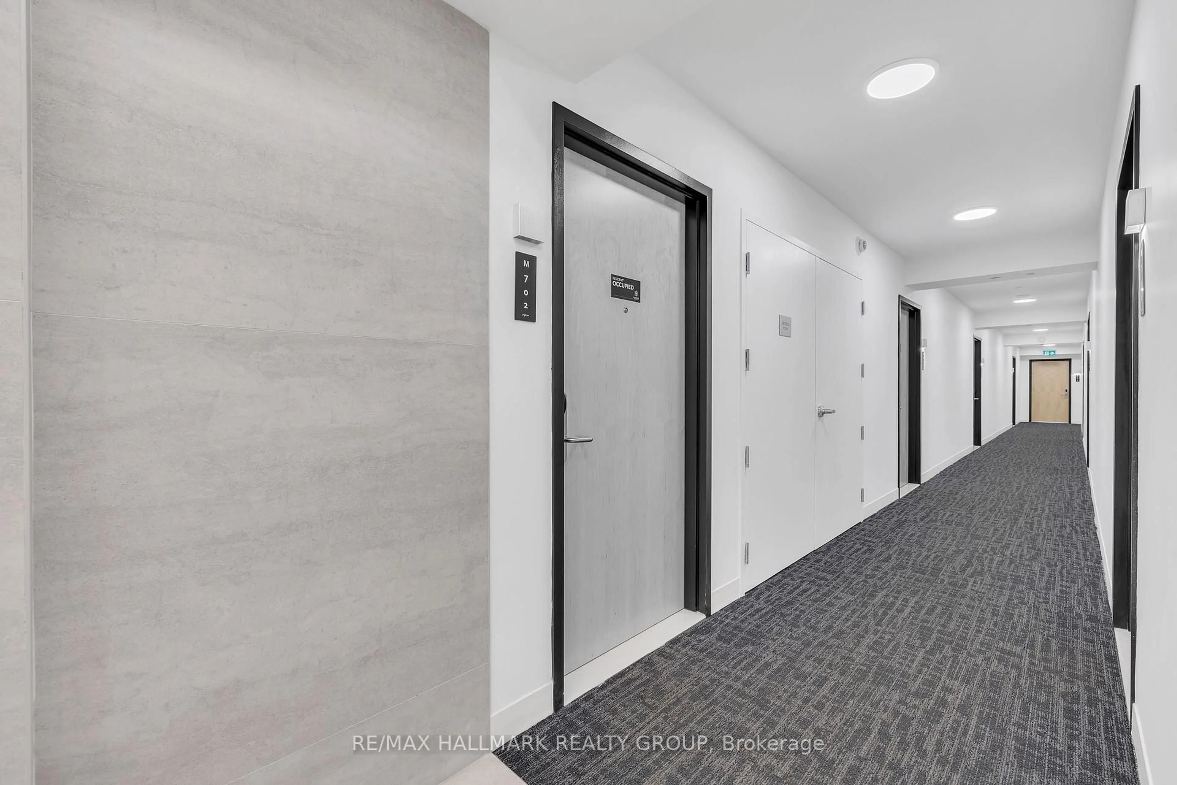 Indoor foyer for 340 Queen St #702, Ottawa Ontario K1R 0G1