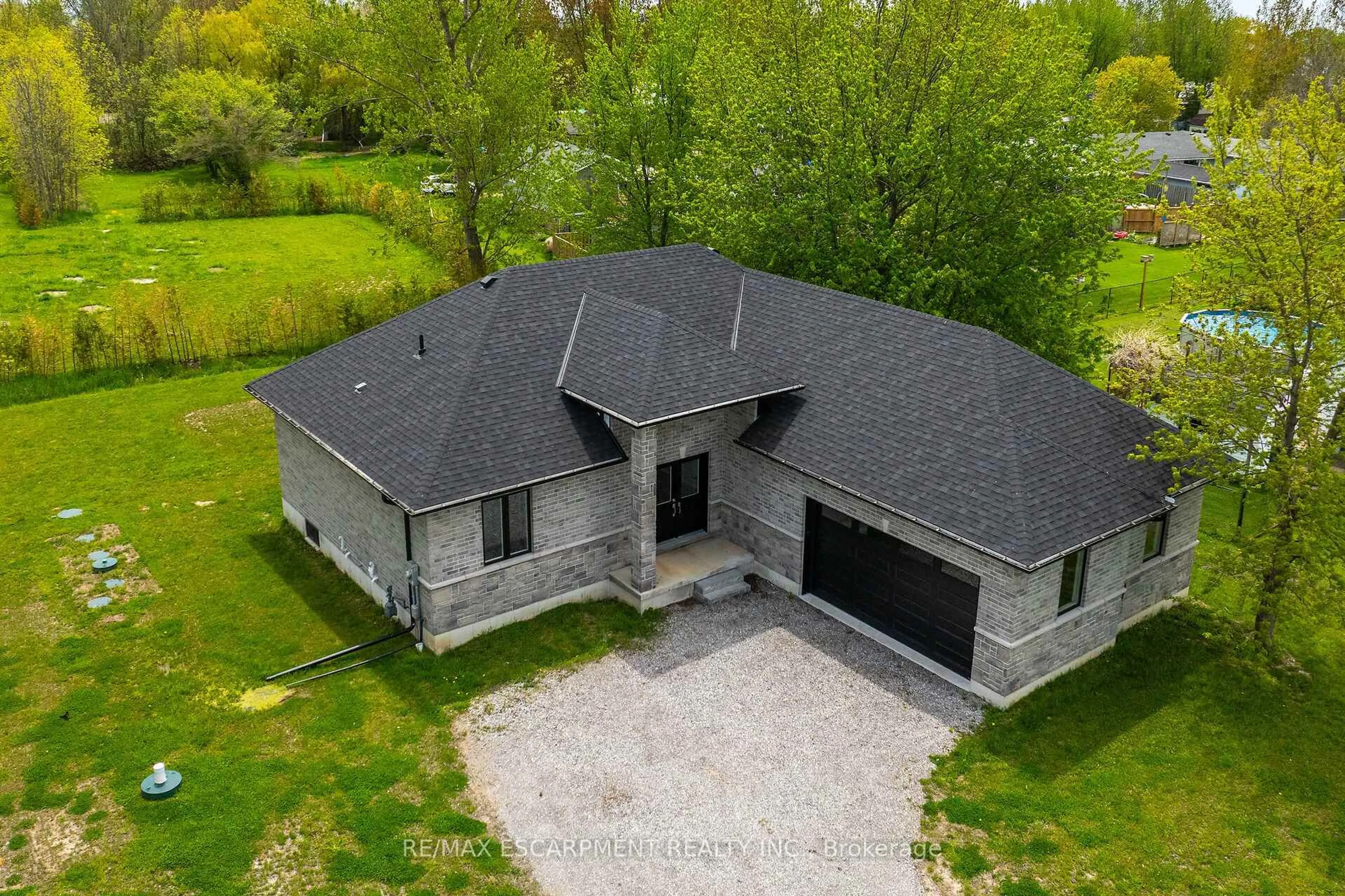 A pic from outside/outdoor area/front of a property/back of a property/a pic from drone, building for 786 South Coast Dr, Haldimand Ontario N0A 1P0