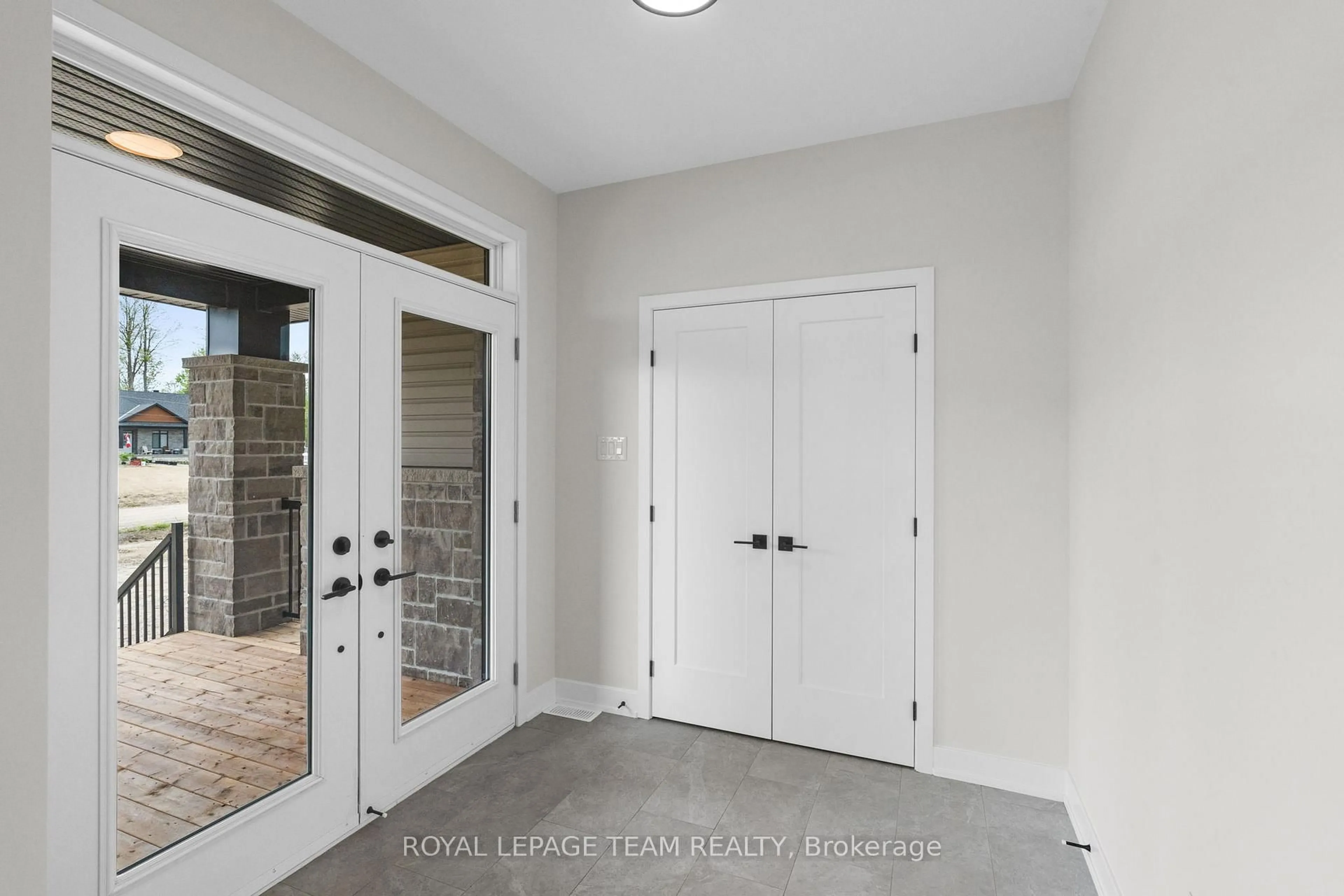 Indoor entryway for 37 Tennant Dr, Rideau Lakes Ontario K7A 4S5