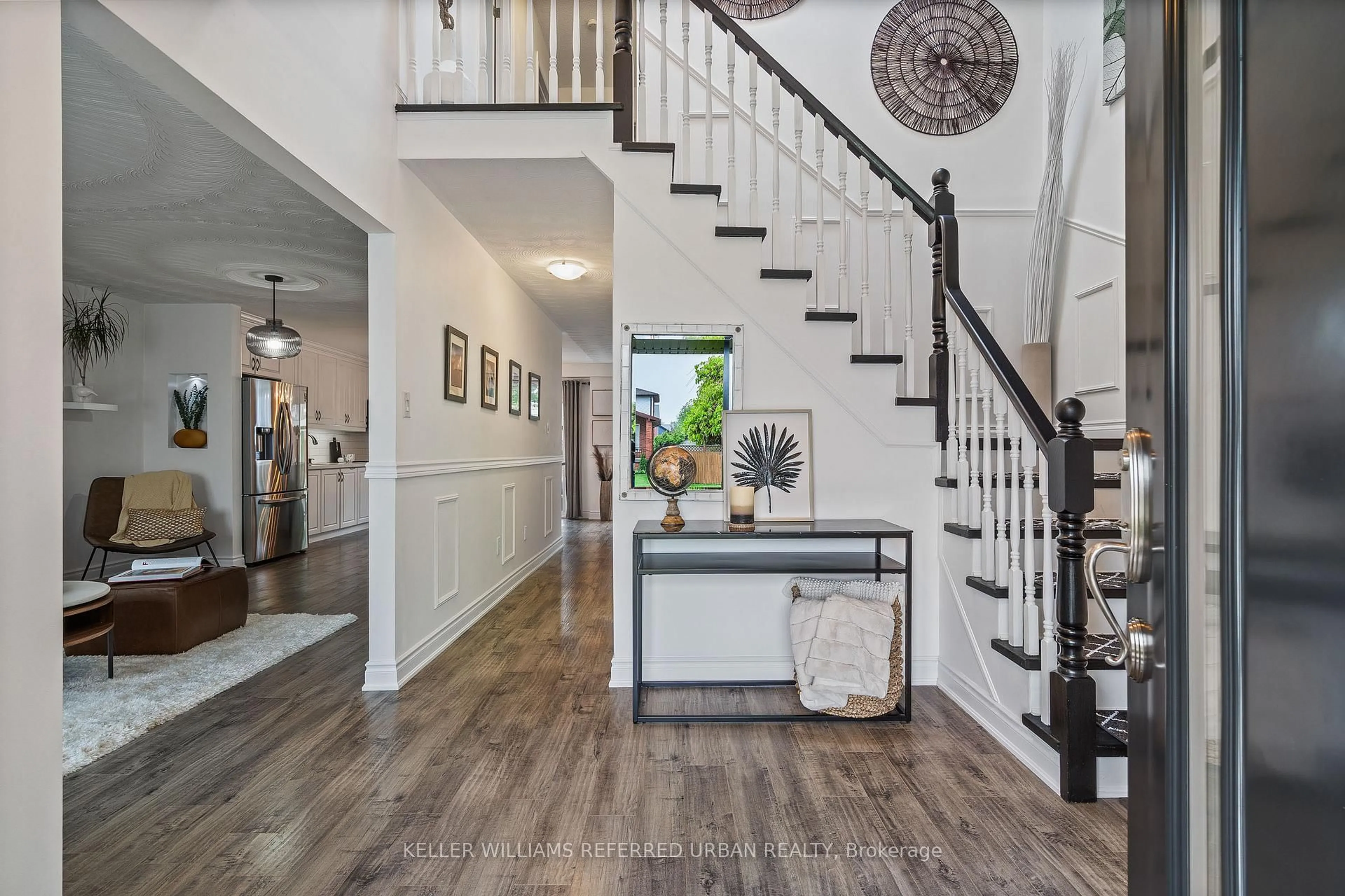 Indoor entryway for 23 Sinena Ave, Hamilton Ontario L8W 3B9