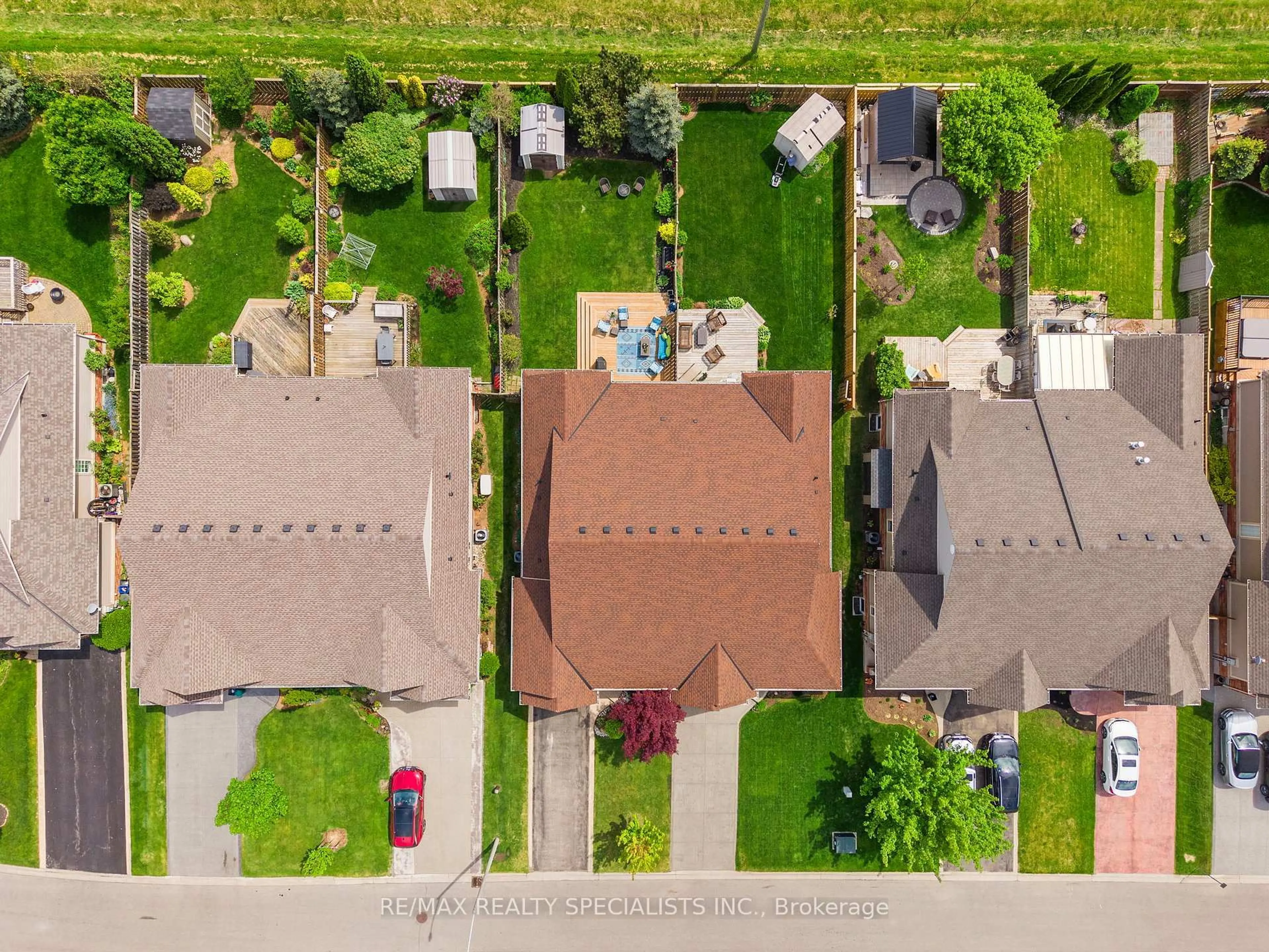 A pic from outside/outdoor area/front of a property/back of a property/a pic from drone, street for 4324 Lindsey Cres, Lincoln Ontario L0R 1B6