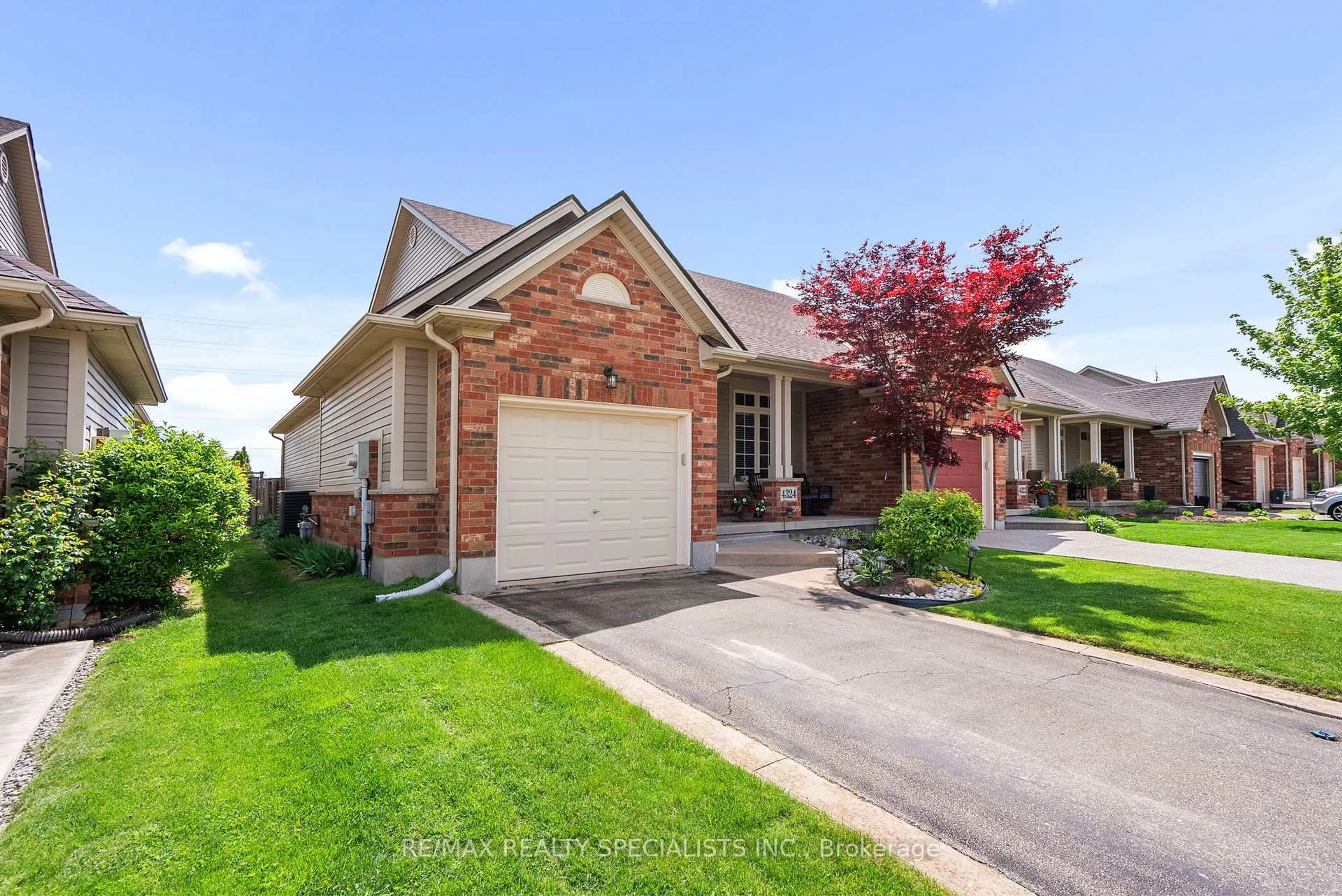 Home with brick exterior material, street for 4324 Lindsey Cres, Lincoln Ontario L0R 1B6