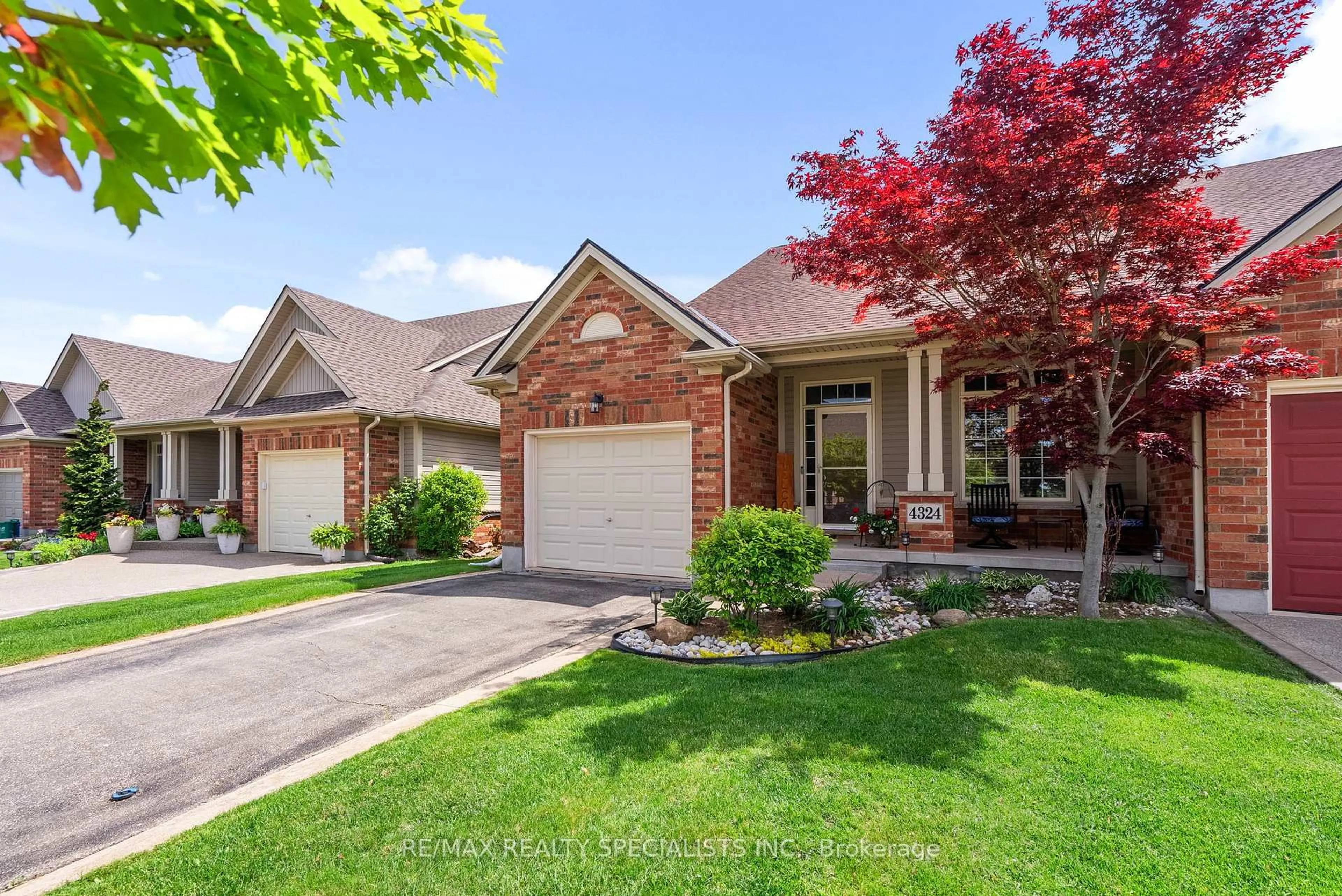 Home with brick exterior material, street for 4324 Lindsey Cres, Lincoln Ontario L0R 1B6