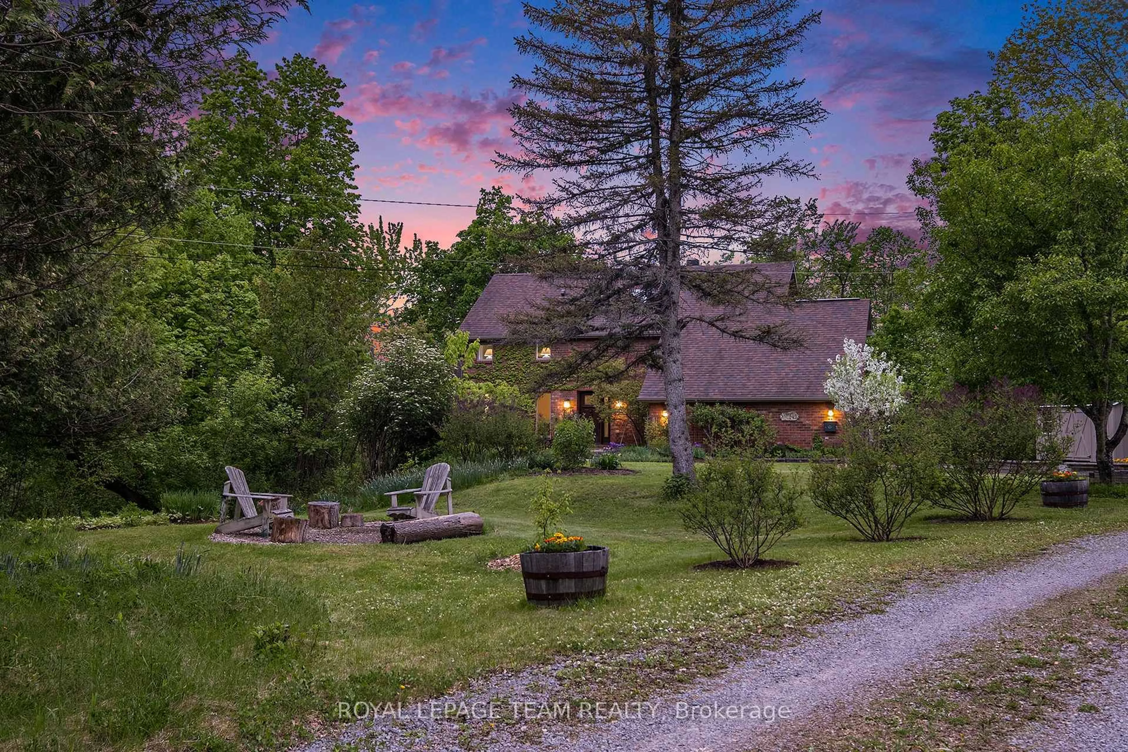 Patio, unknown for 2259 Fitzroy St, Fitzroy Harbour Ontario K0A 1X0