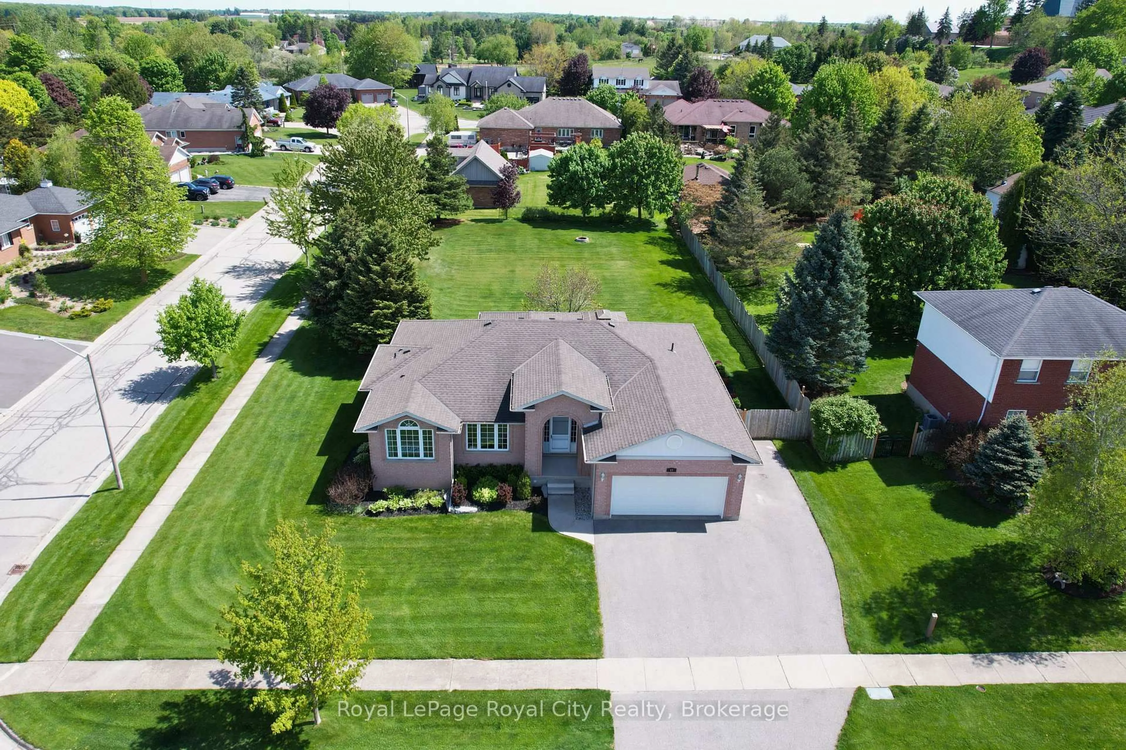 A pic from outside/outdoor area/front of a property/back of a property/a pic from drone, street for 17 St Boniface Dr, Woolwich Ontario N0B 2B0