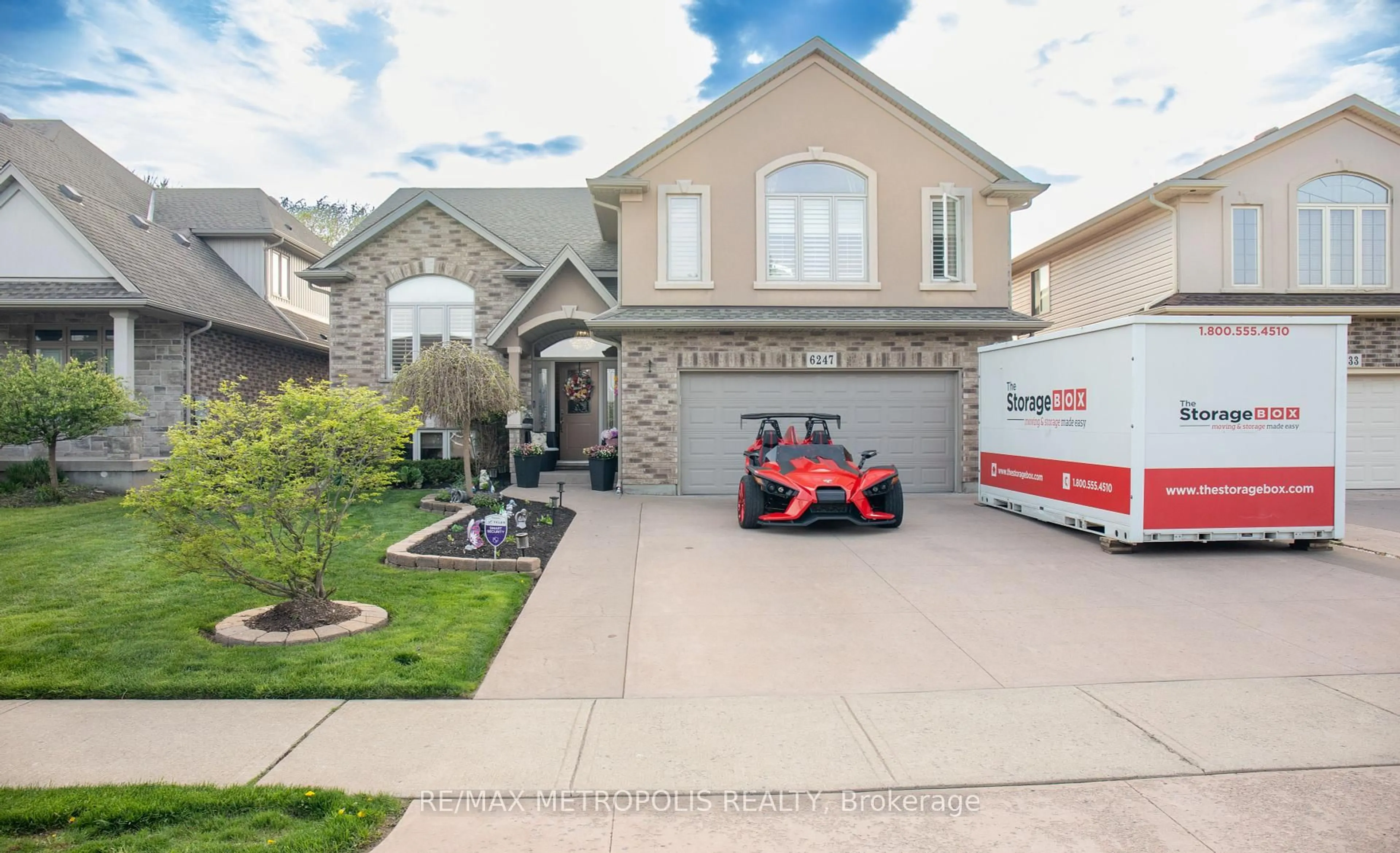 Home with vinyl exterior material, street for 6247 Parkside Rd, Niagara Falls Ontario L2H 0B2