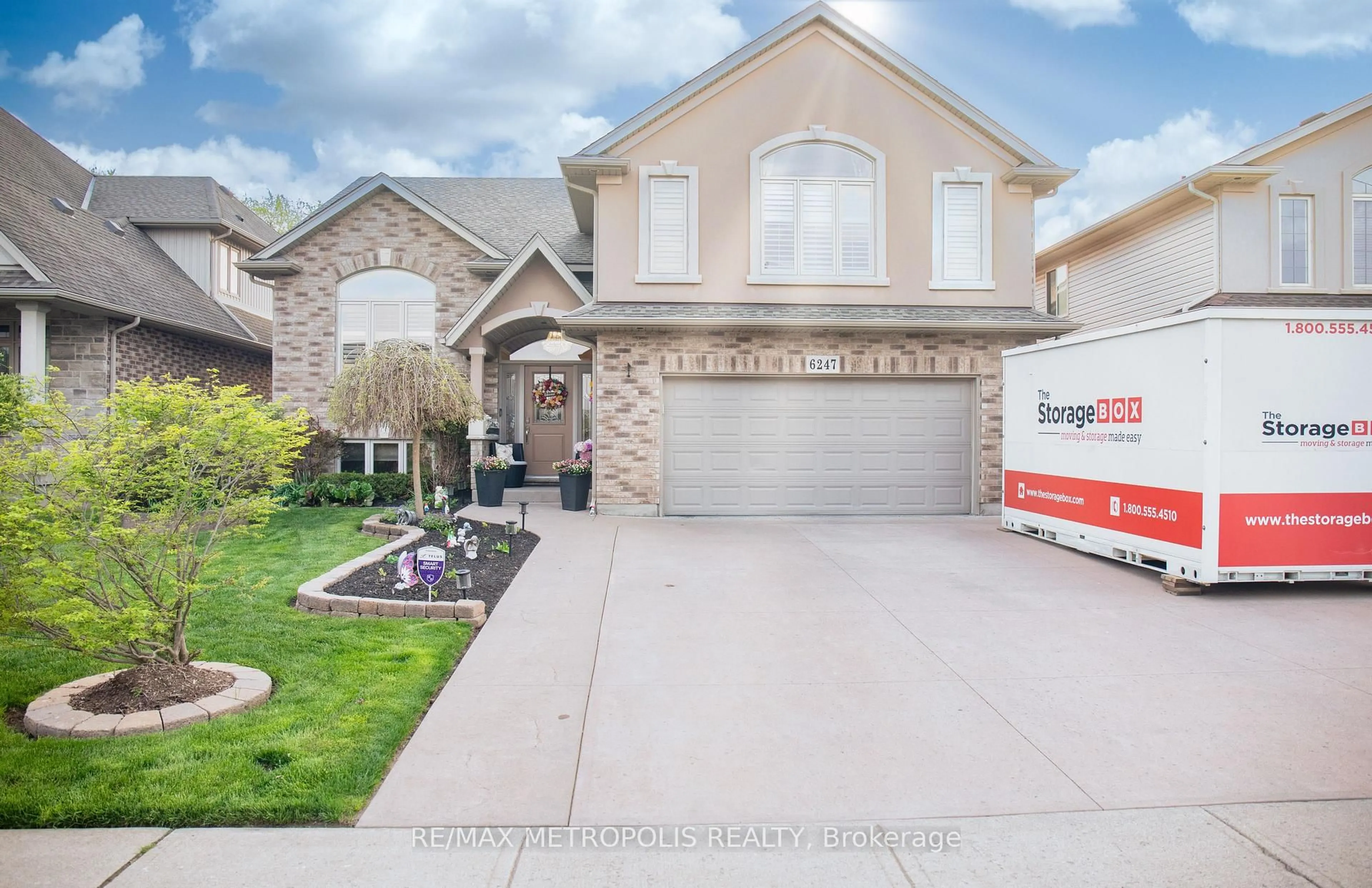 Home with vinyl exterior material, street for 6247 Parkside Rd, Niagara Falls Ontario L2H 0B2